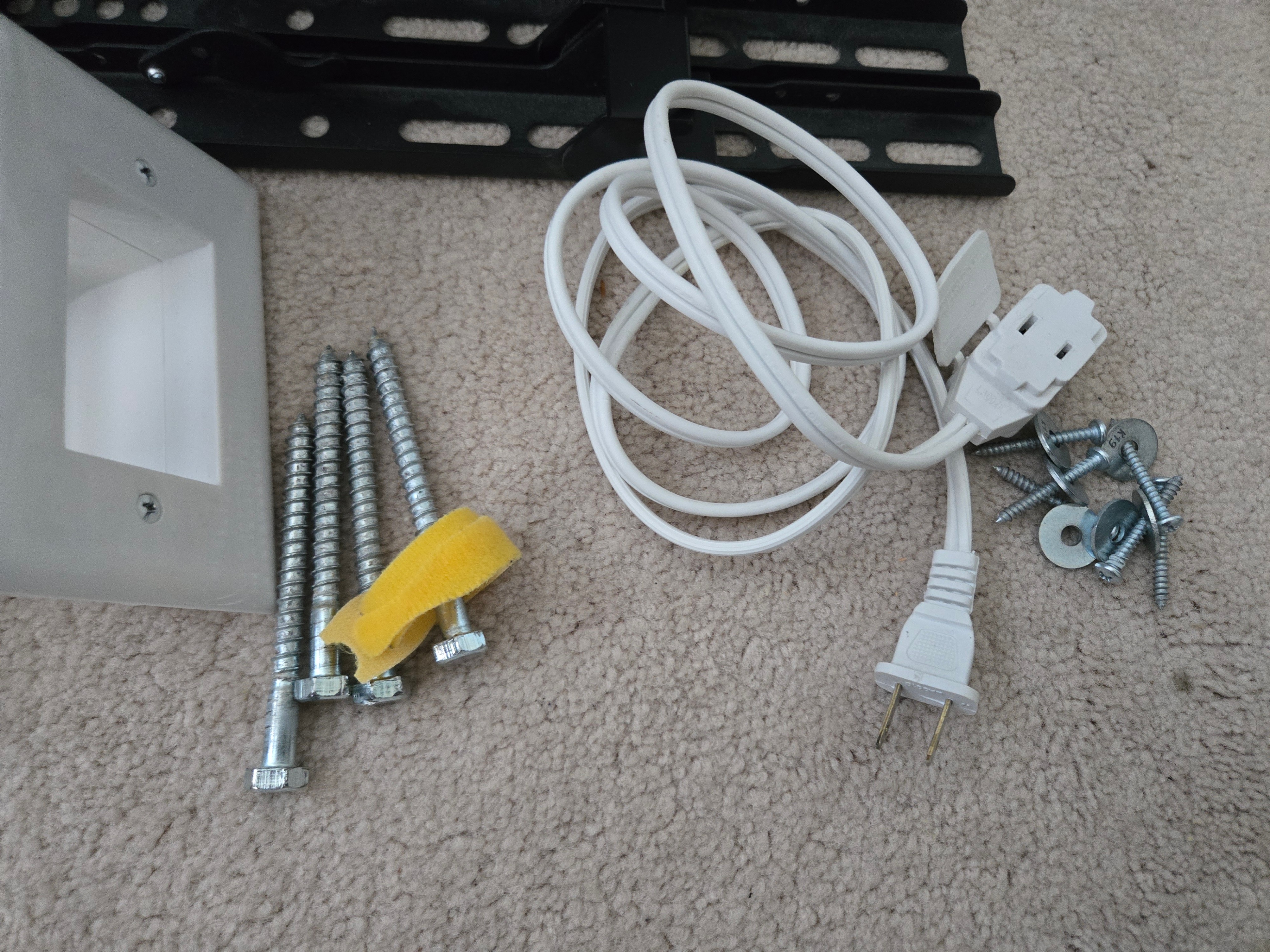 Heavy TV Mount (75") with Accessories - For Sale - photo 3