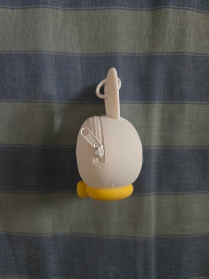 MIFFY SILICONE EARBUDS POUCH KEYCHAIN BLIND BOX YELLOW VERSION - photo 3
