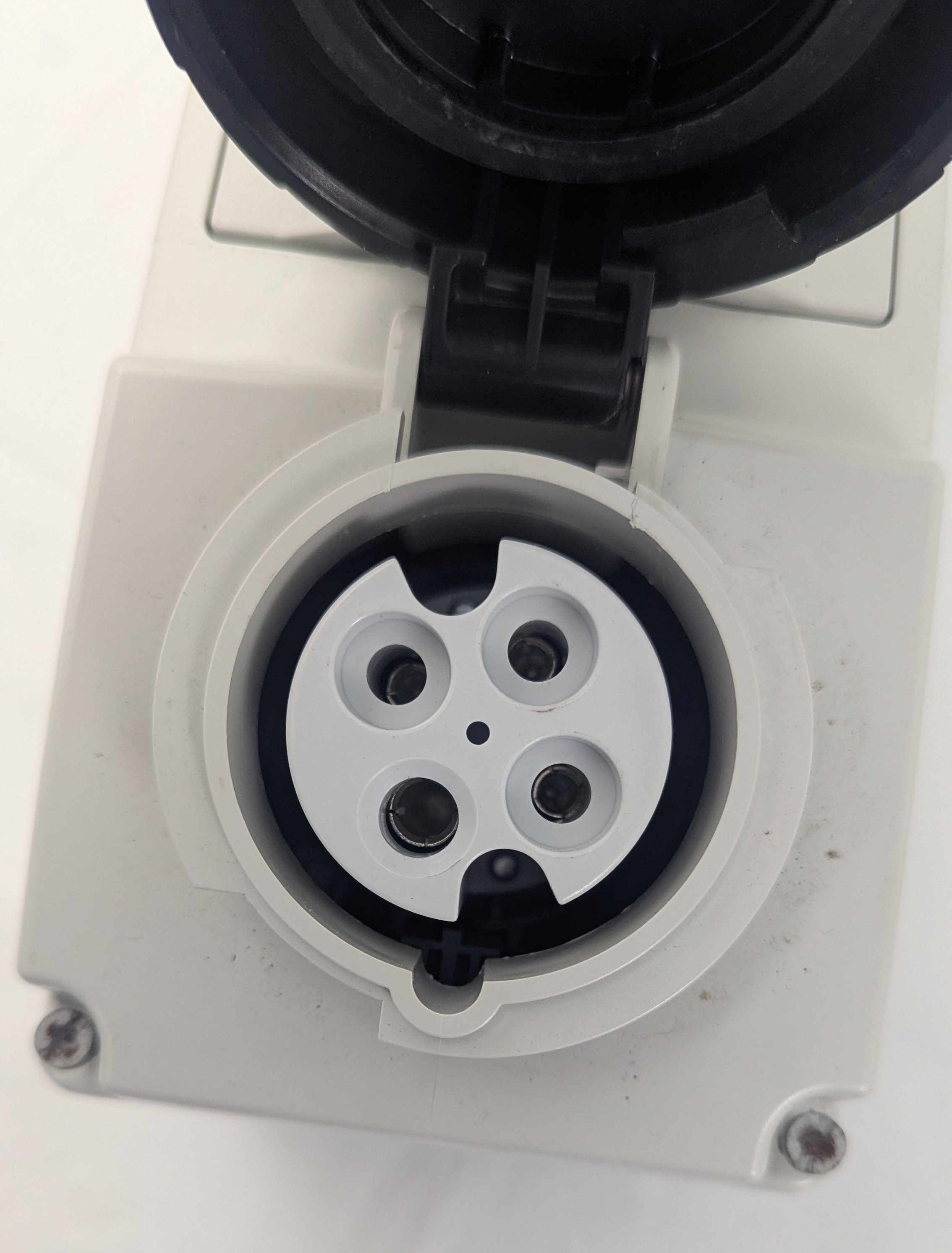 83187 Schneider Electric 16A 480-500V Interlock Socket 3P+E IP65 - photo 2