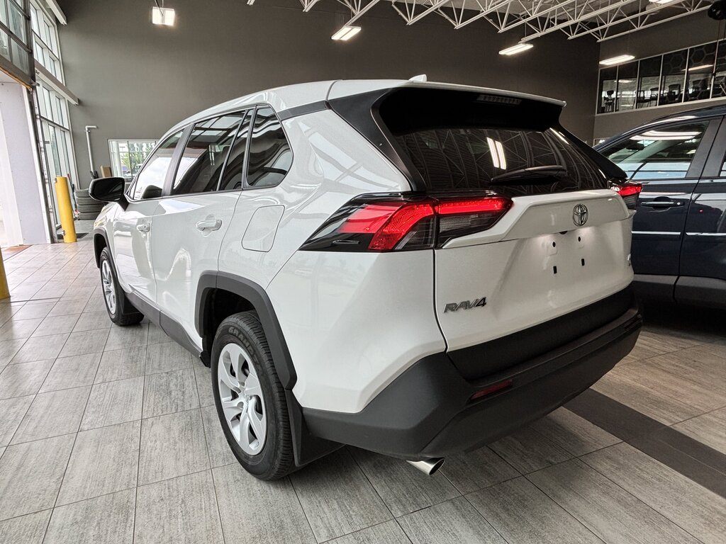 2025 Toyota RAV4 - photo 5