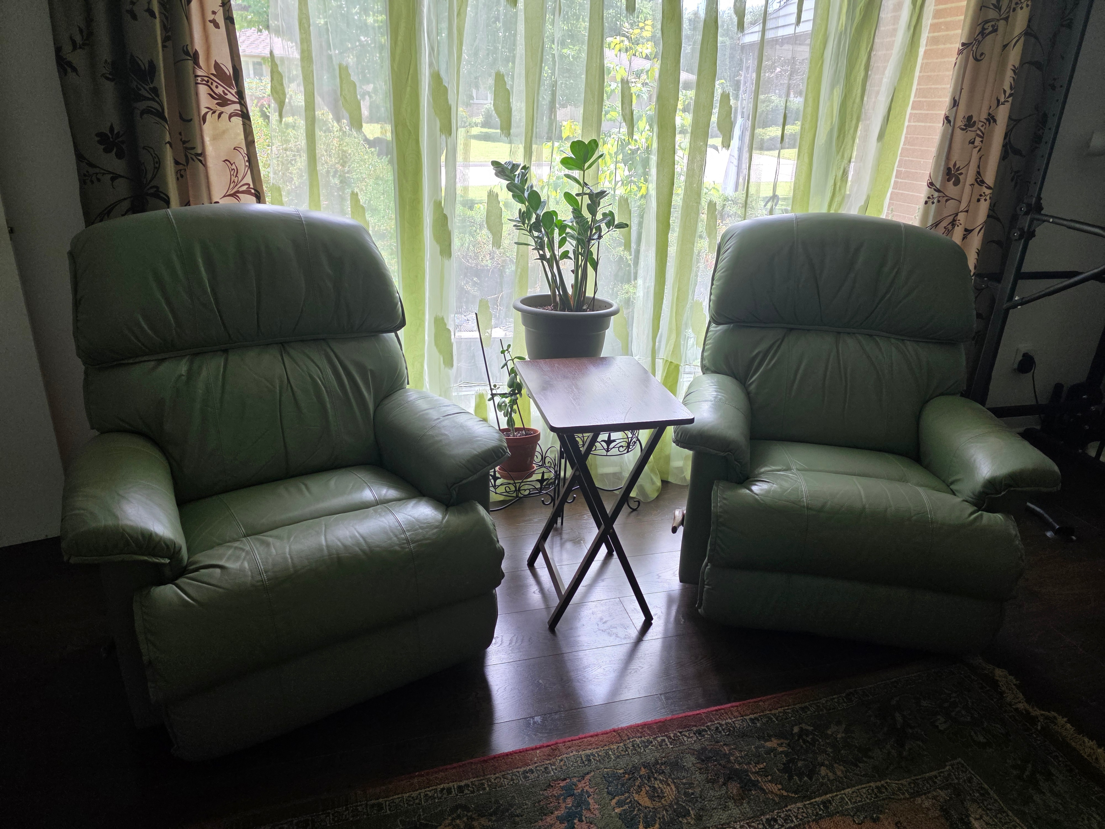 Leather Reclining Chairs