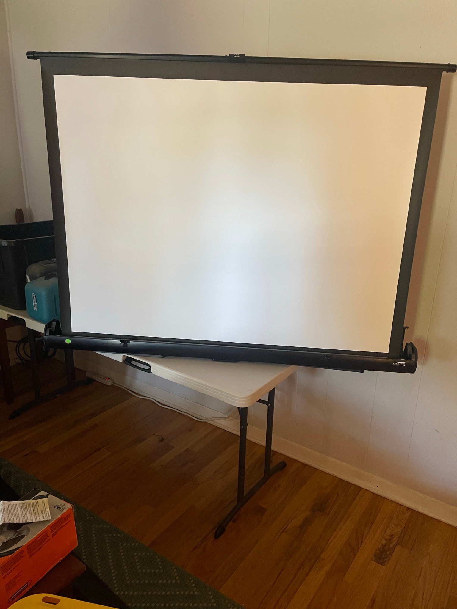 DA-LITE Portable Projector Screen 3' high 4' wide white screen