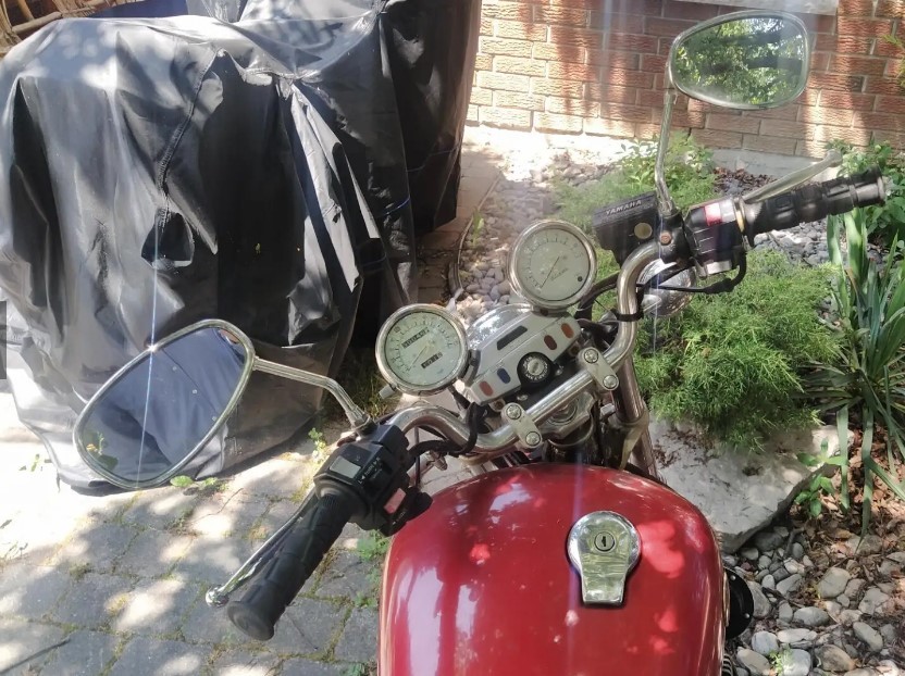Yamaha Maxim XJ700 Cruiser Motorcycle - photo 3