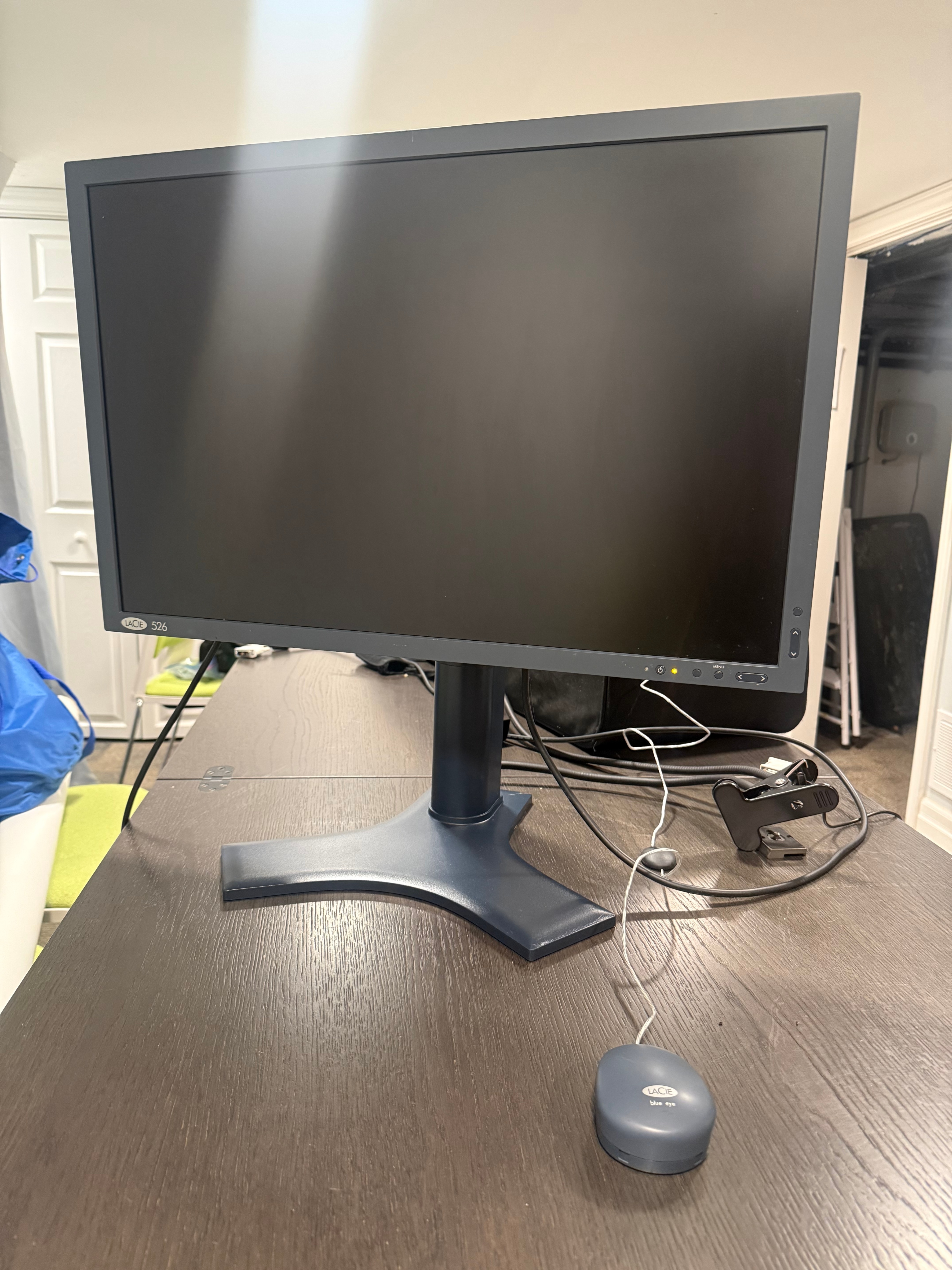 LaCie 526 Monitor with Blue Eye Calibrator - photo 3