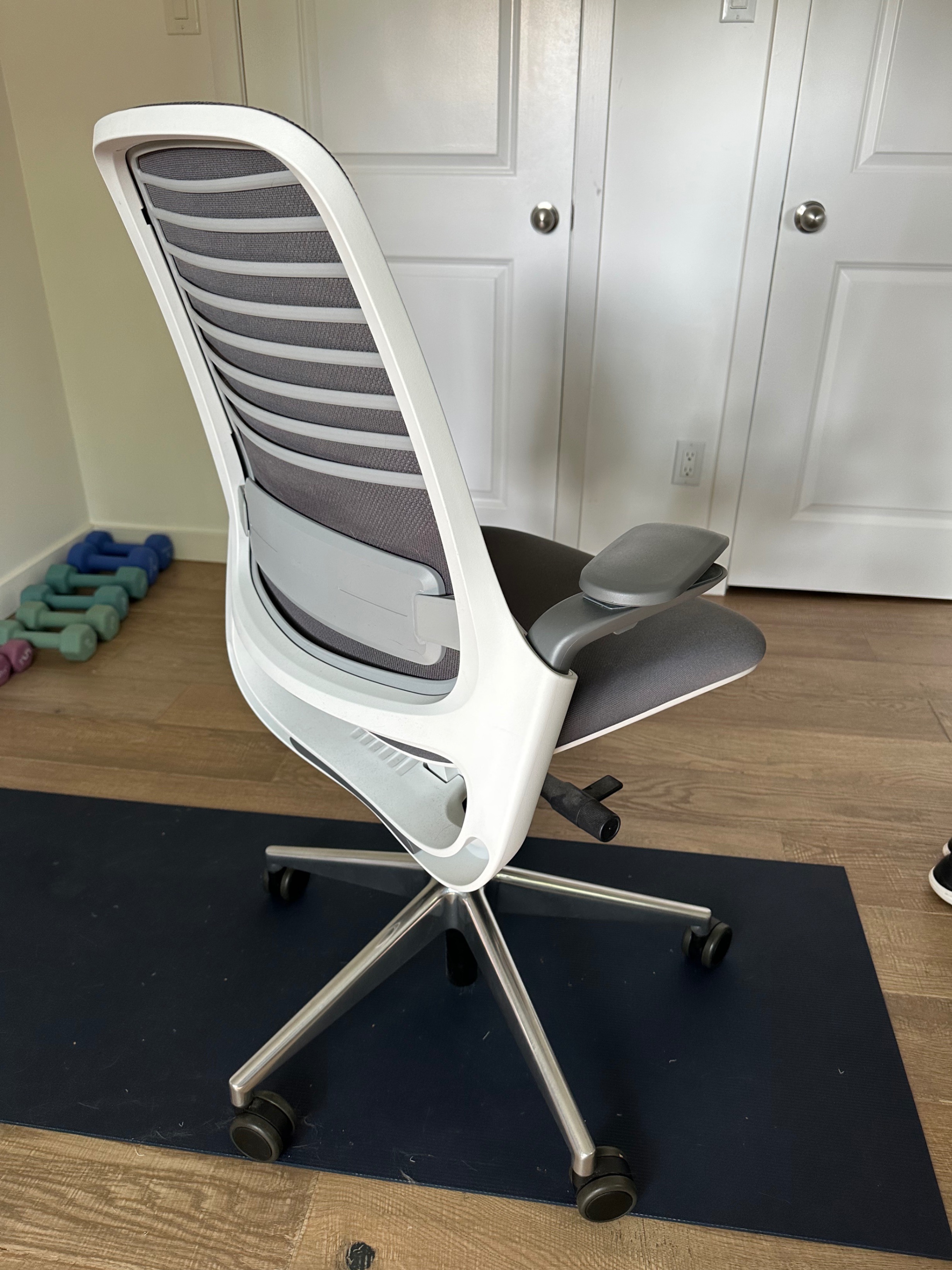 Stylish Steelcase Series 1 Chairs - Polished Aluminum Base - photo 2