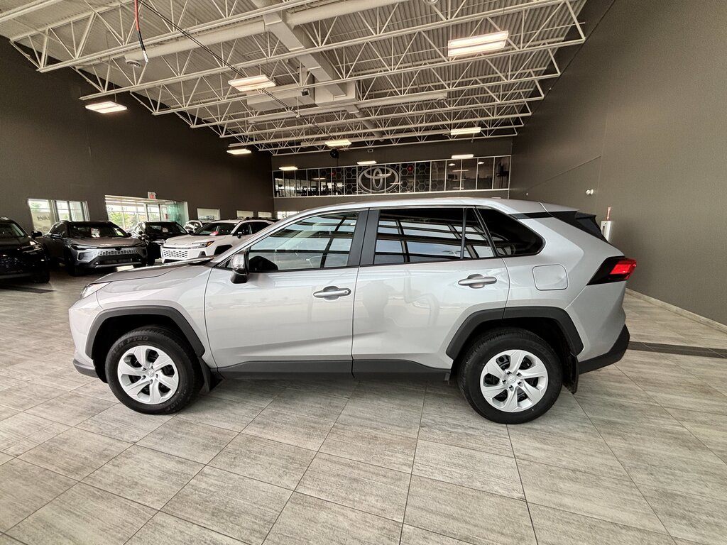 2025 Toyota RAV4 - photo 4