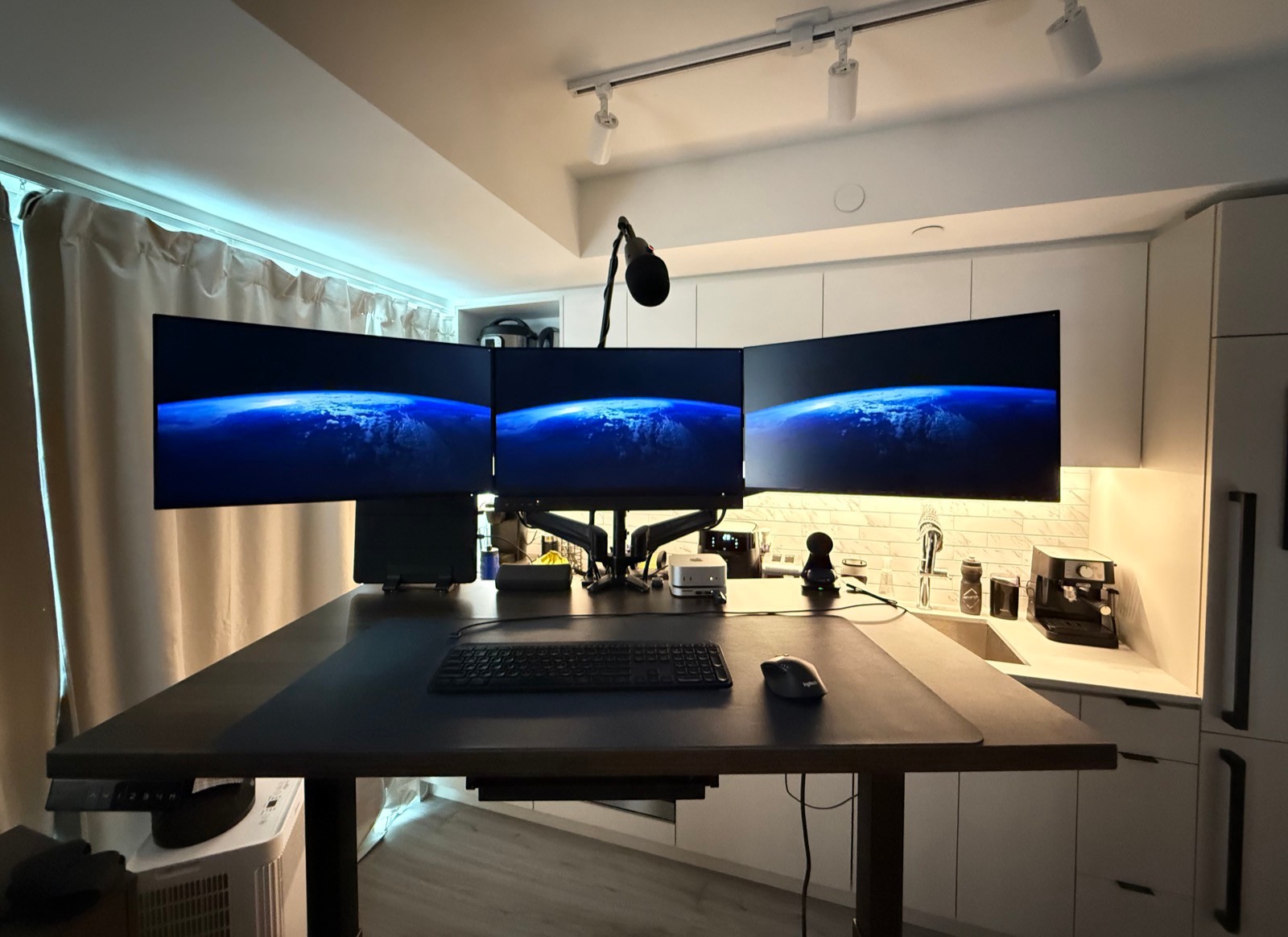 Standing Desk + 3 Dell Monitors + VIVO Arms + Yeti Nano Bundle - photo 2