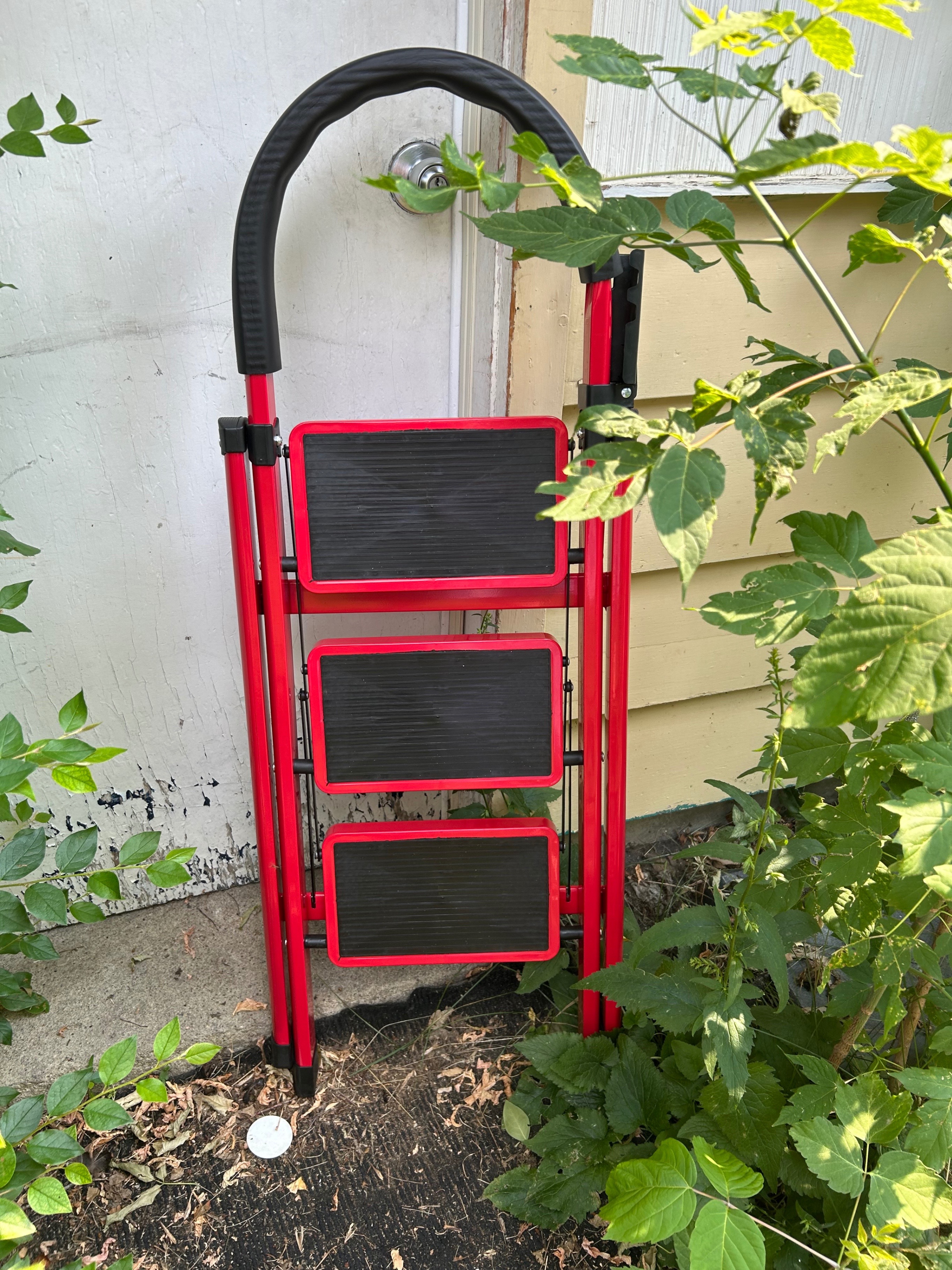 3 Step Black/Red Heavy Duty Reinforced Stepladder
