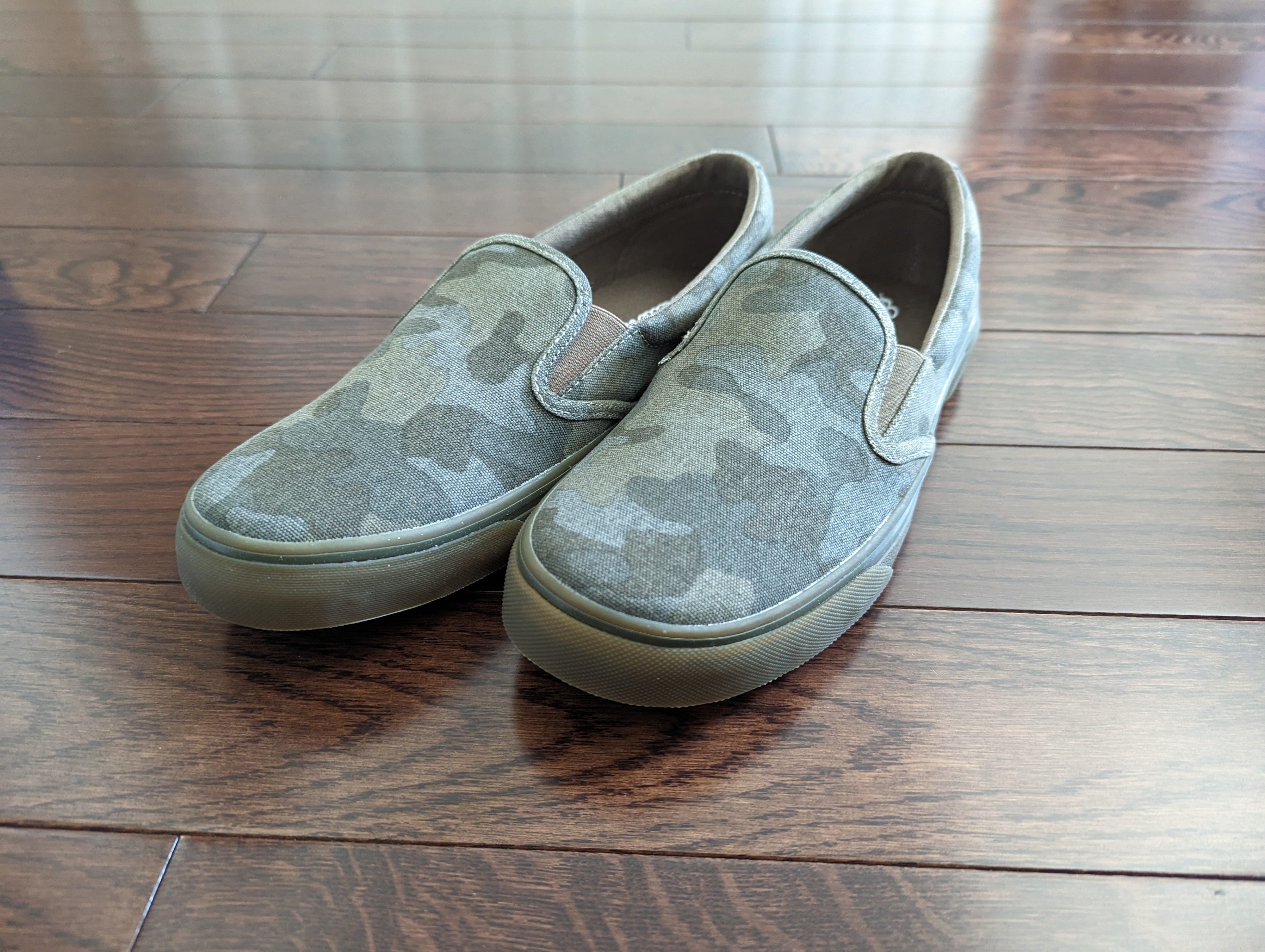 Mens 9 - Eddie Bauer Slip-On Shoes - Brand New - photo 2