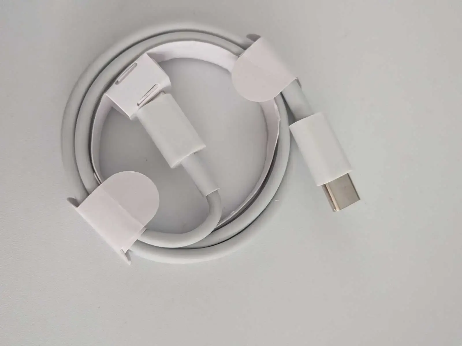 USB-C to USB-C Cable - photo 2