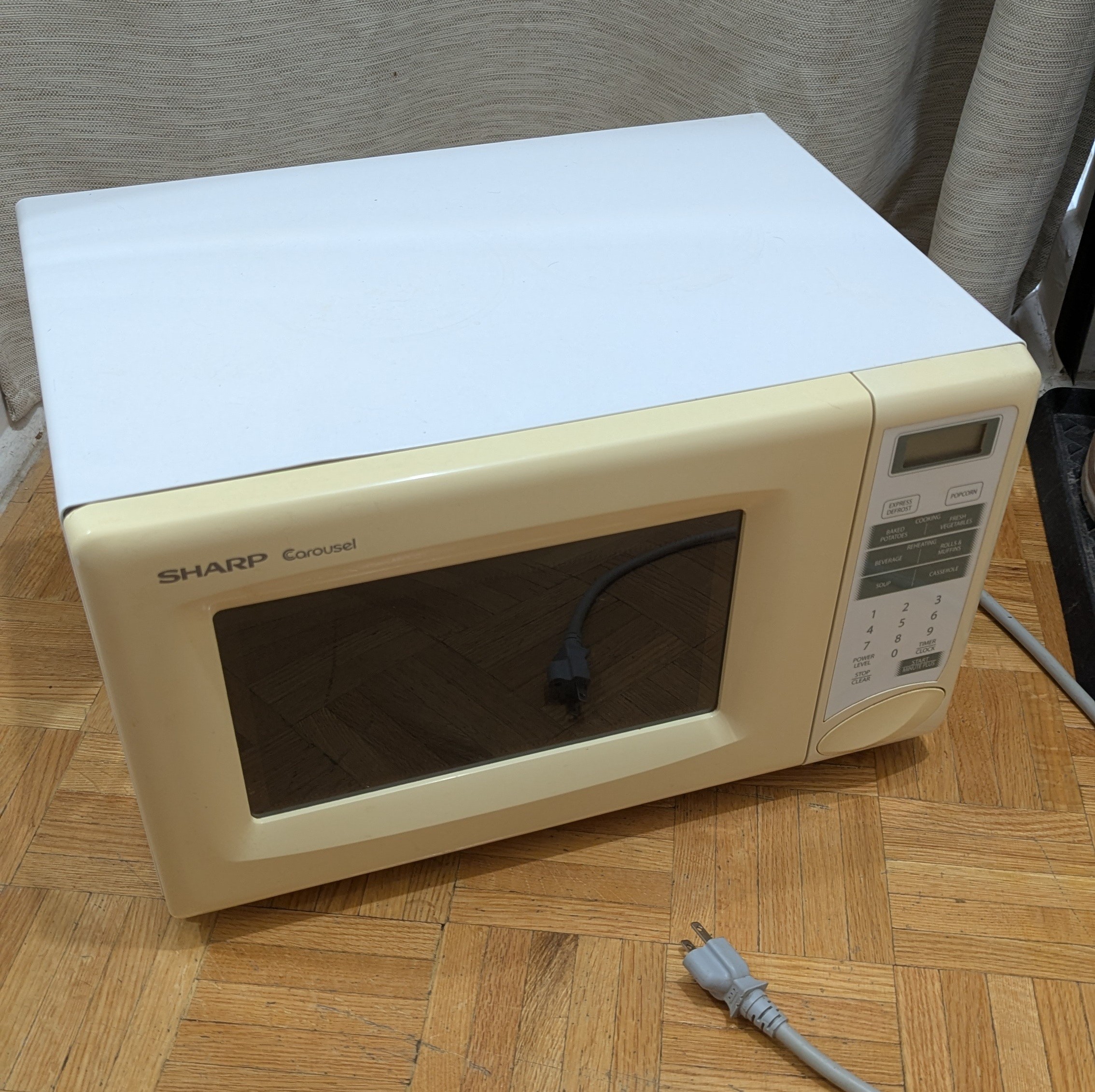 SHARP Compact Microwave 900W \ 0.9cu.ft. Countertop Oven
