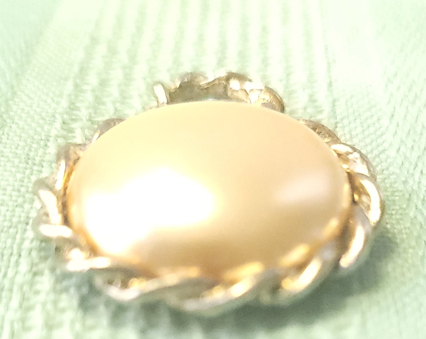 Faux Pearl Twisted Rope Border Pendant Charm 1970s - photo 3