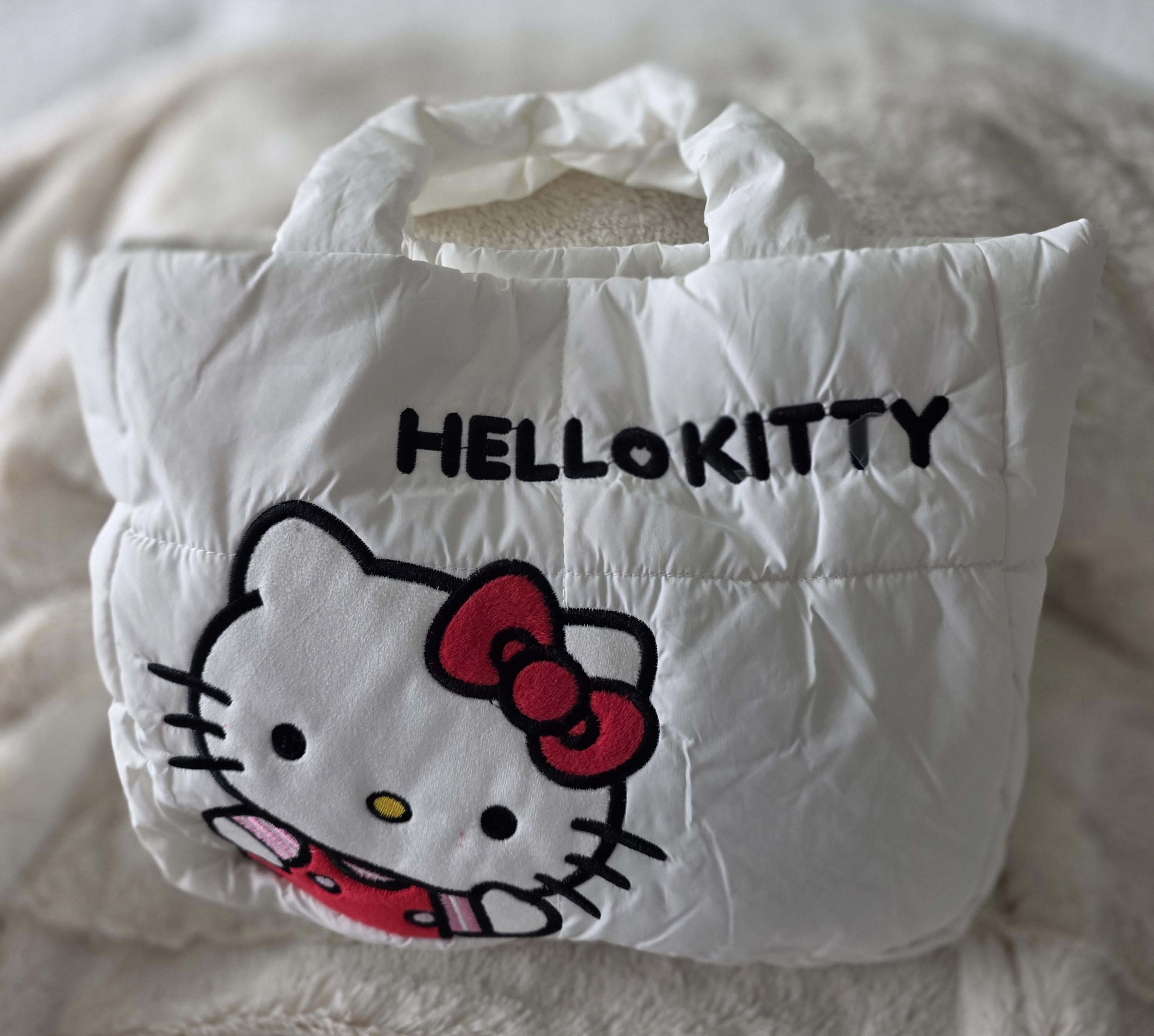 Hello Kitty-Small "PUFFY" White Handbag-With Snap-BRAND NEW! - photo 5