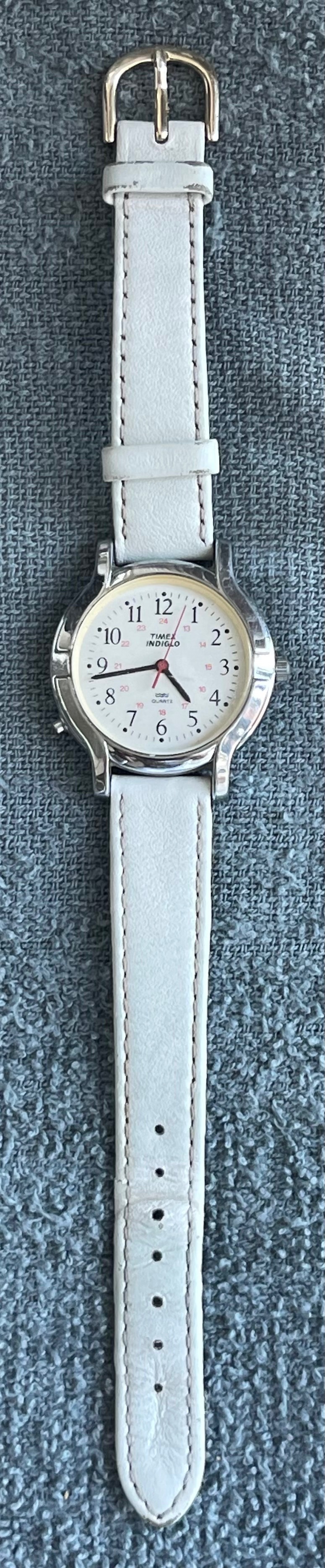 Vintage 1995 Women's Timex Field Dial Watch (Needs Battery) - photo 2
