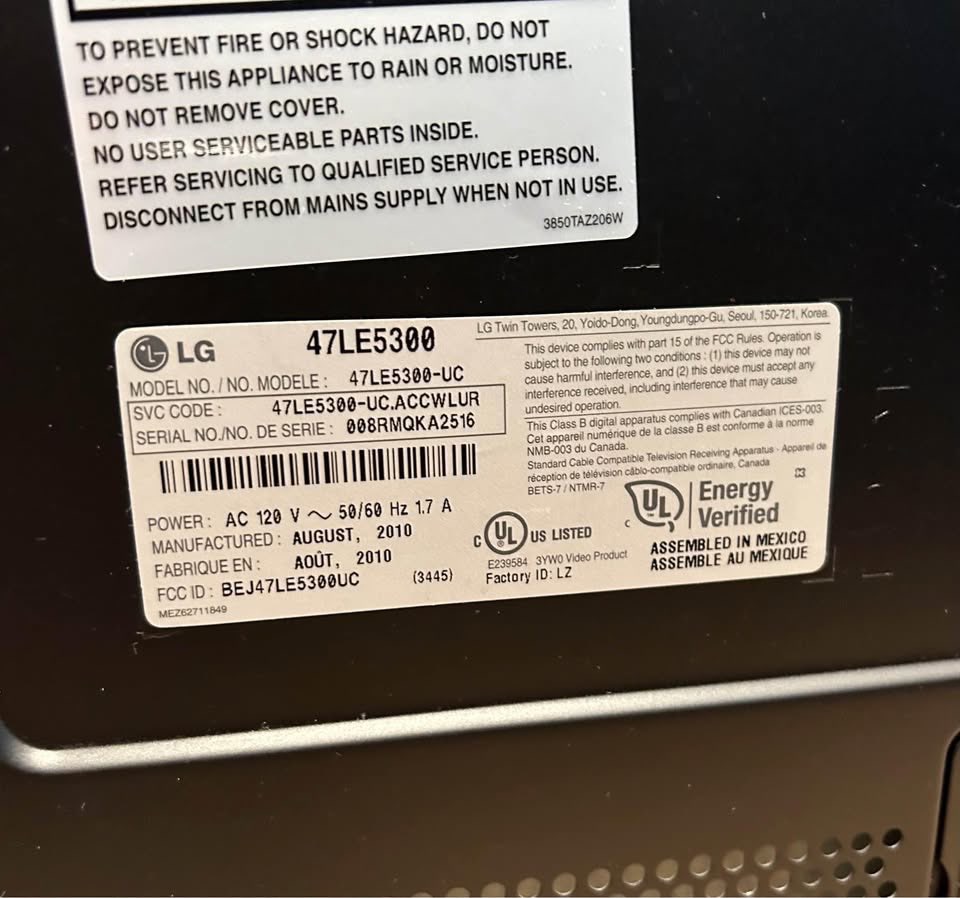 LG 47" LED TV - photo 2
