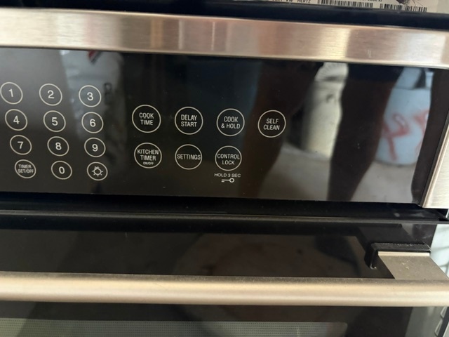 Brand New Electric Cooktop and built in stainless steel oven - photo 3