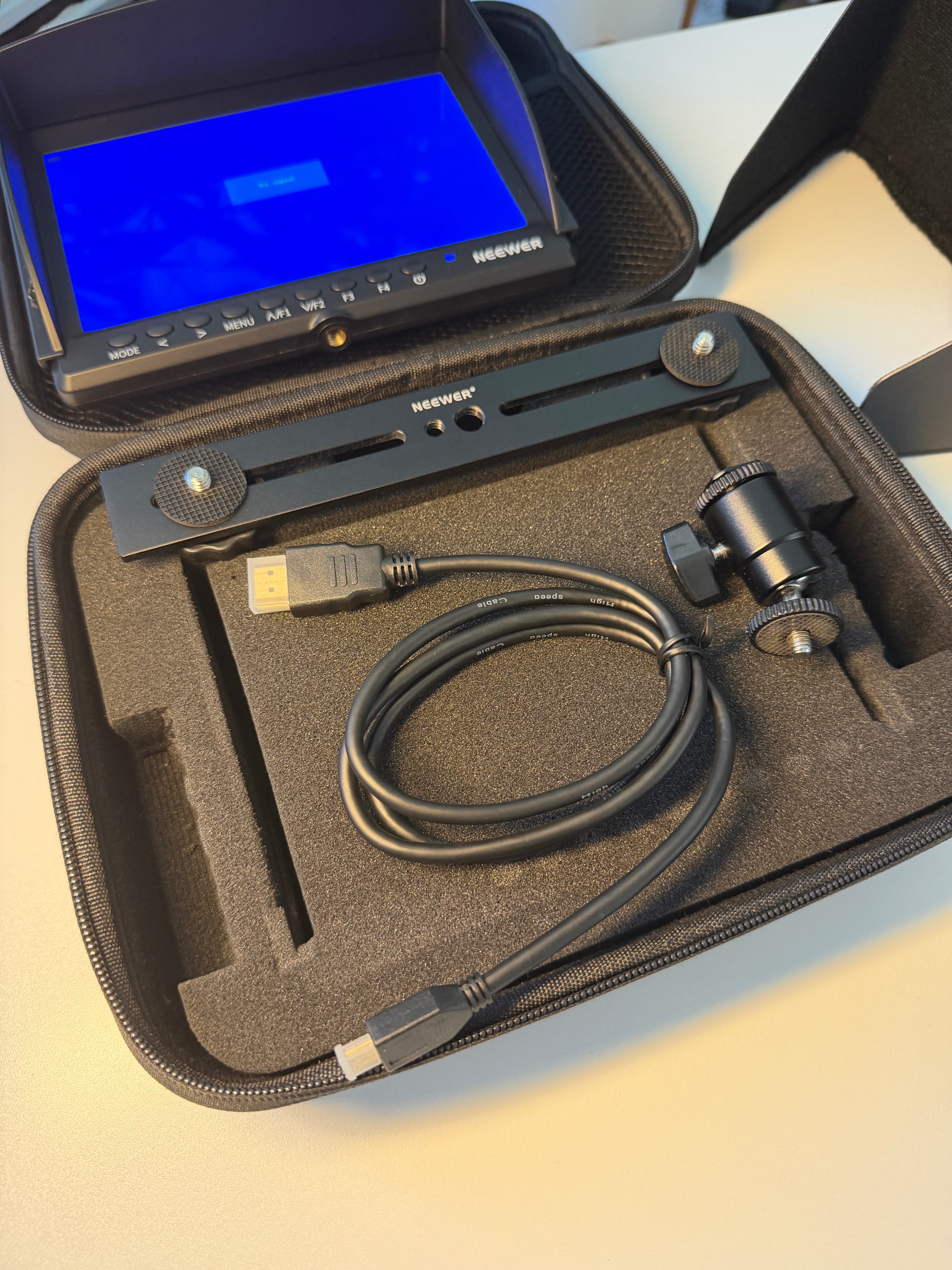 Neewer F100 Camera Monitor - photo 2