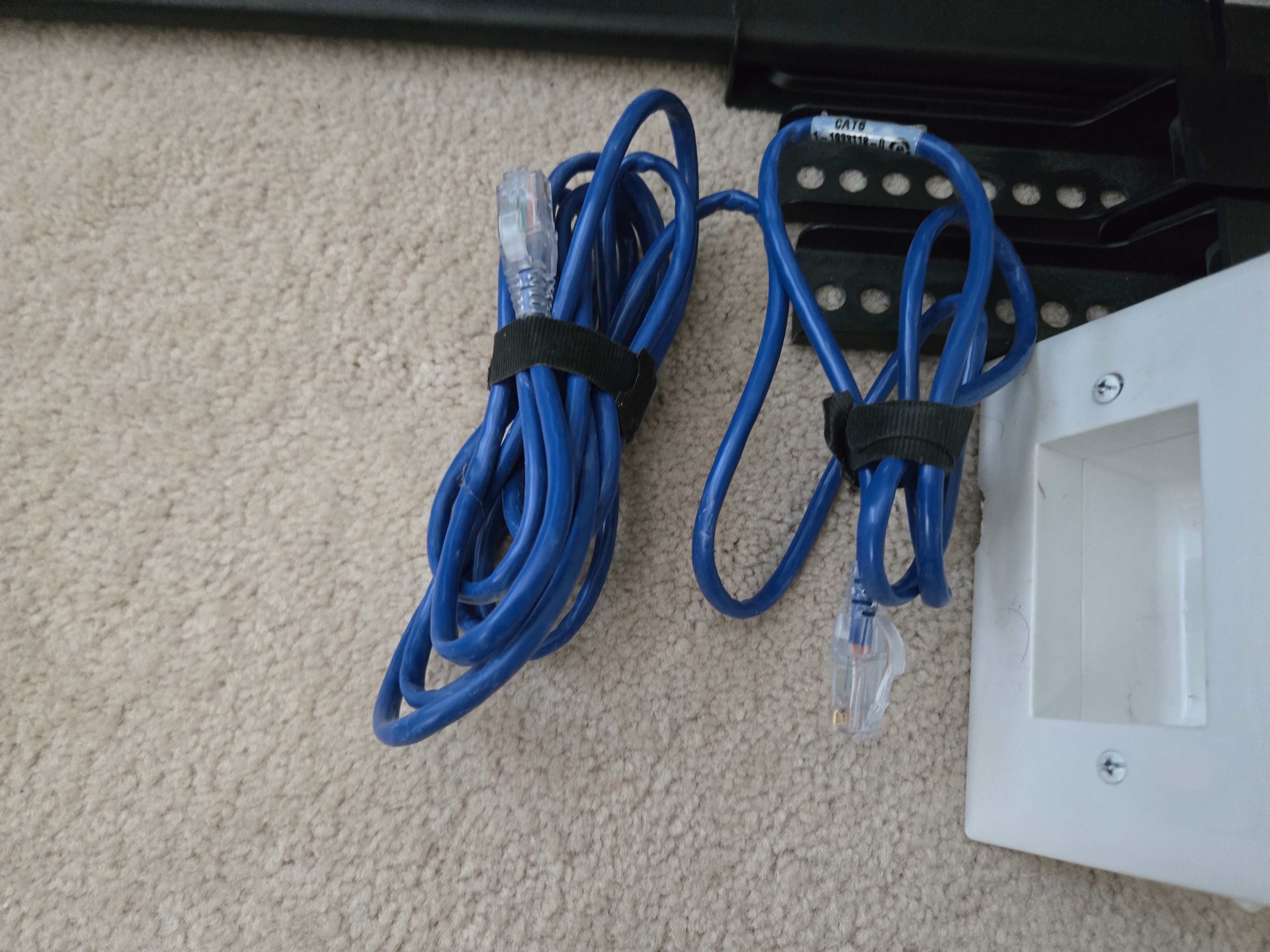 Heavy TV Mount (75") with Accessories - For Sale - photo 4