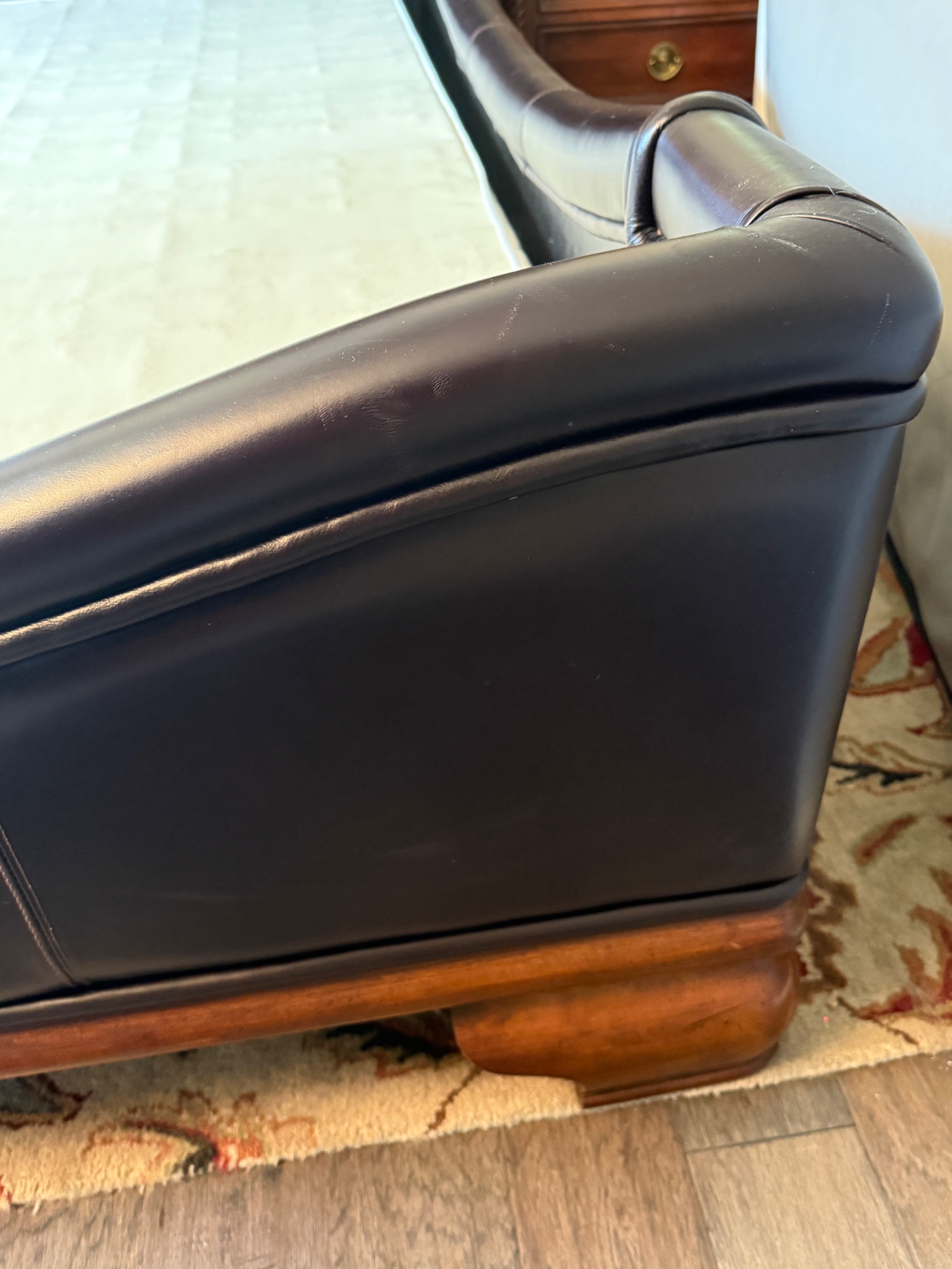 Luxury high-end solid mahogany wood and leather bedroom suite - photo 3