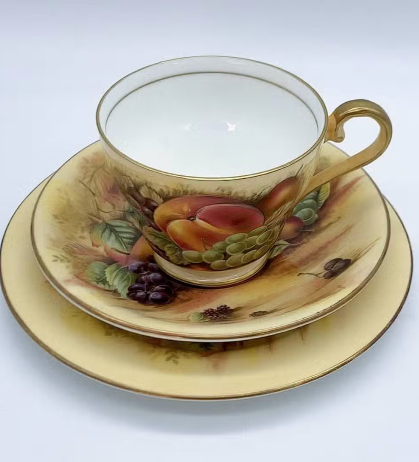 Vintage Aynsley "Orchard Fruit" Teacup & Saucer Collection - photo 2