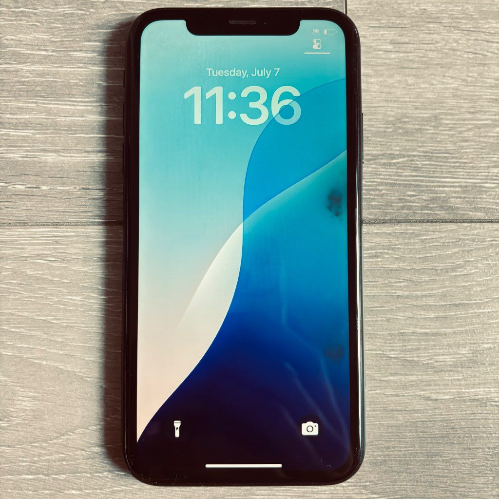 iPhone XR - photo 2