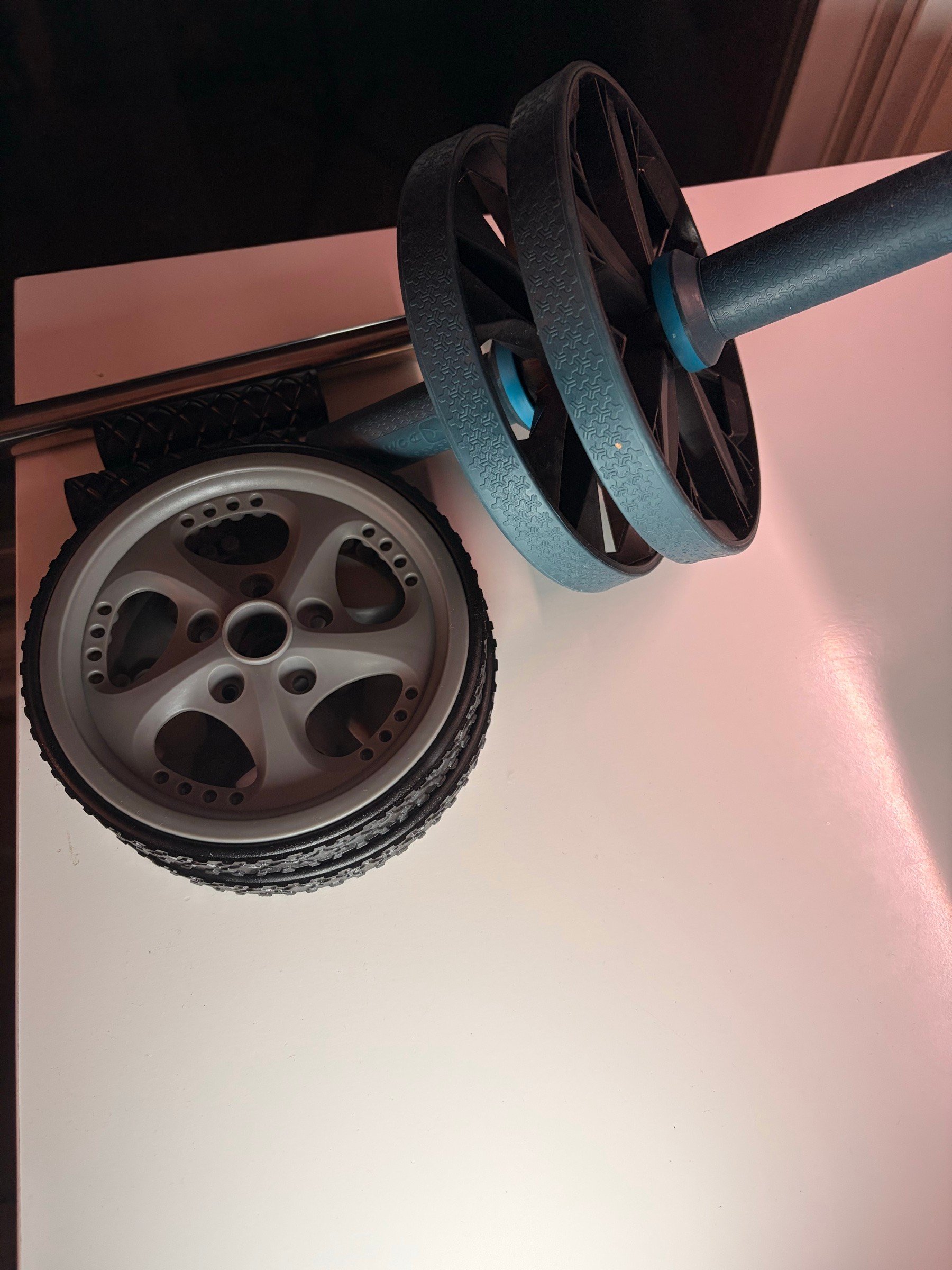 Dual-wheel ab roller