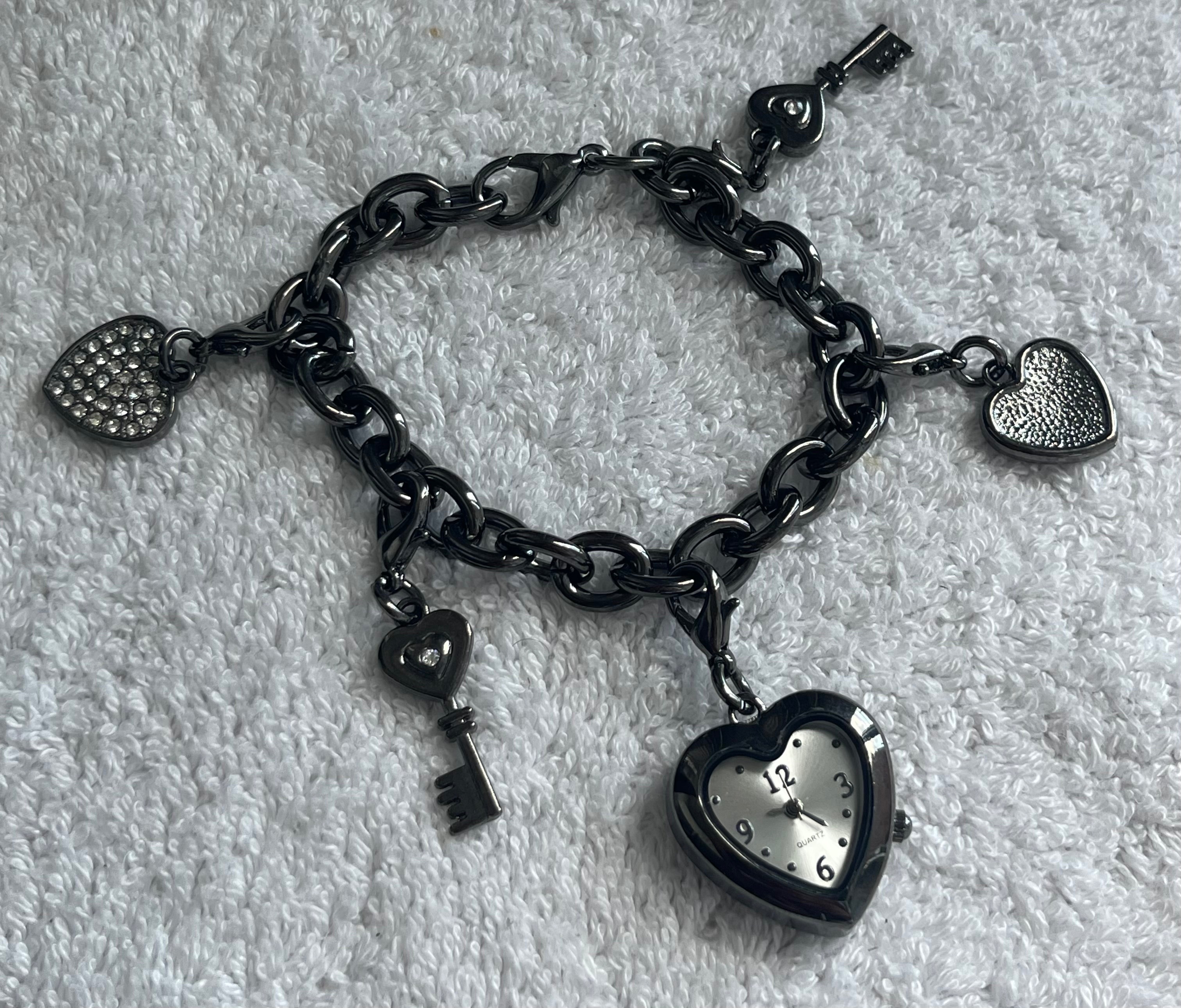 Vintage Y2K Gunmetal Heart Charm Watch Bracelet (Needs Battery)