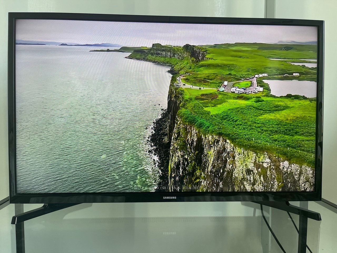 Samsung 32” Smart TV - Remote Included - photo 2