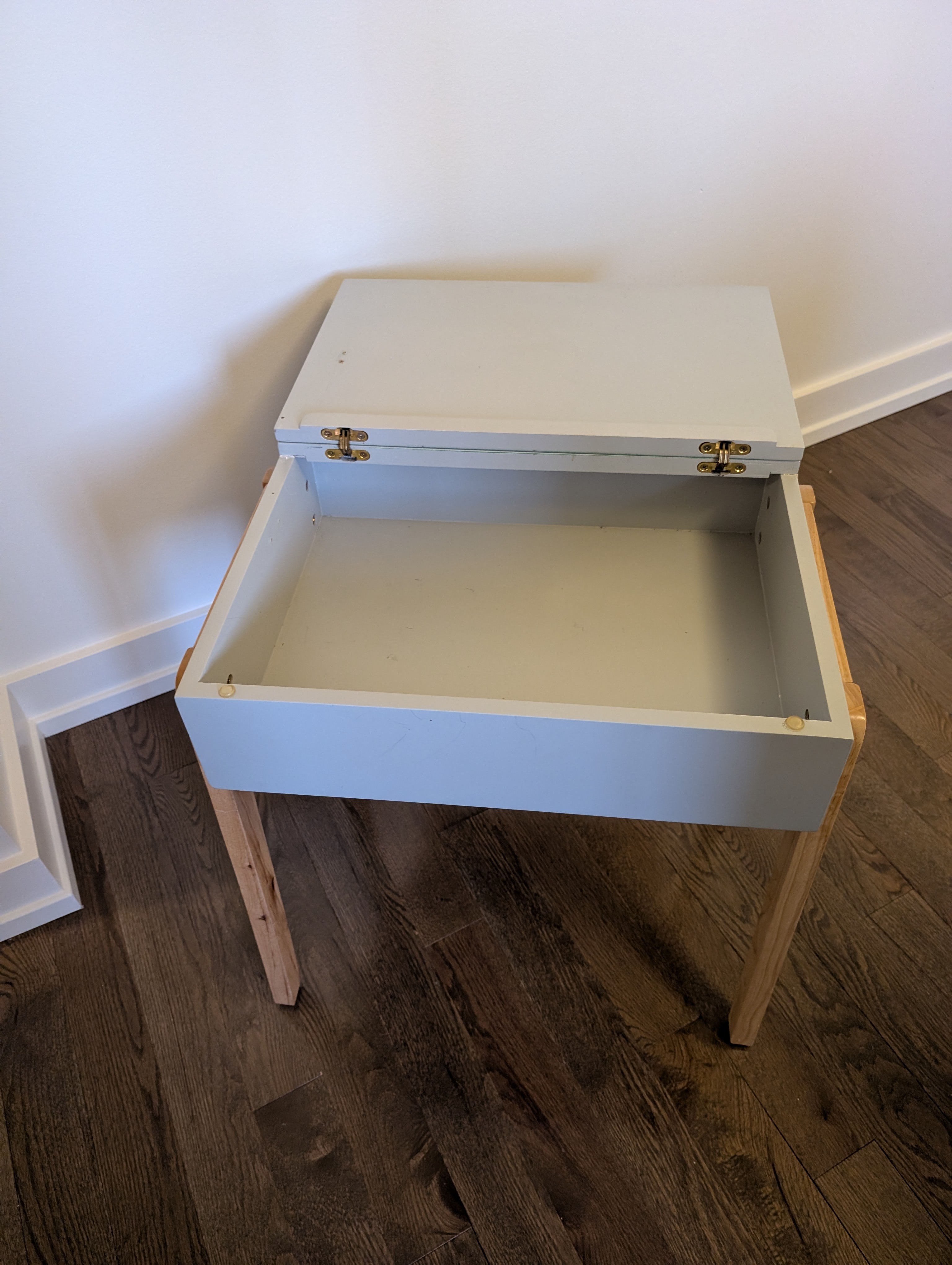 Kids Desk and Stool Set - photo 2