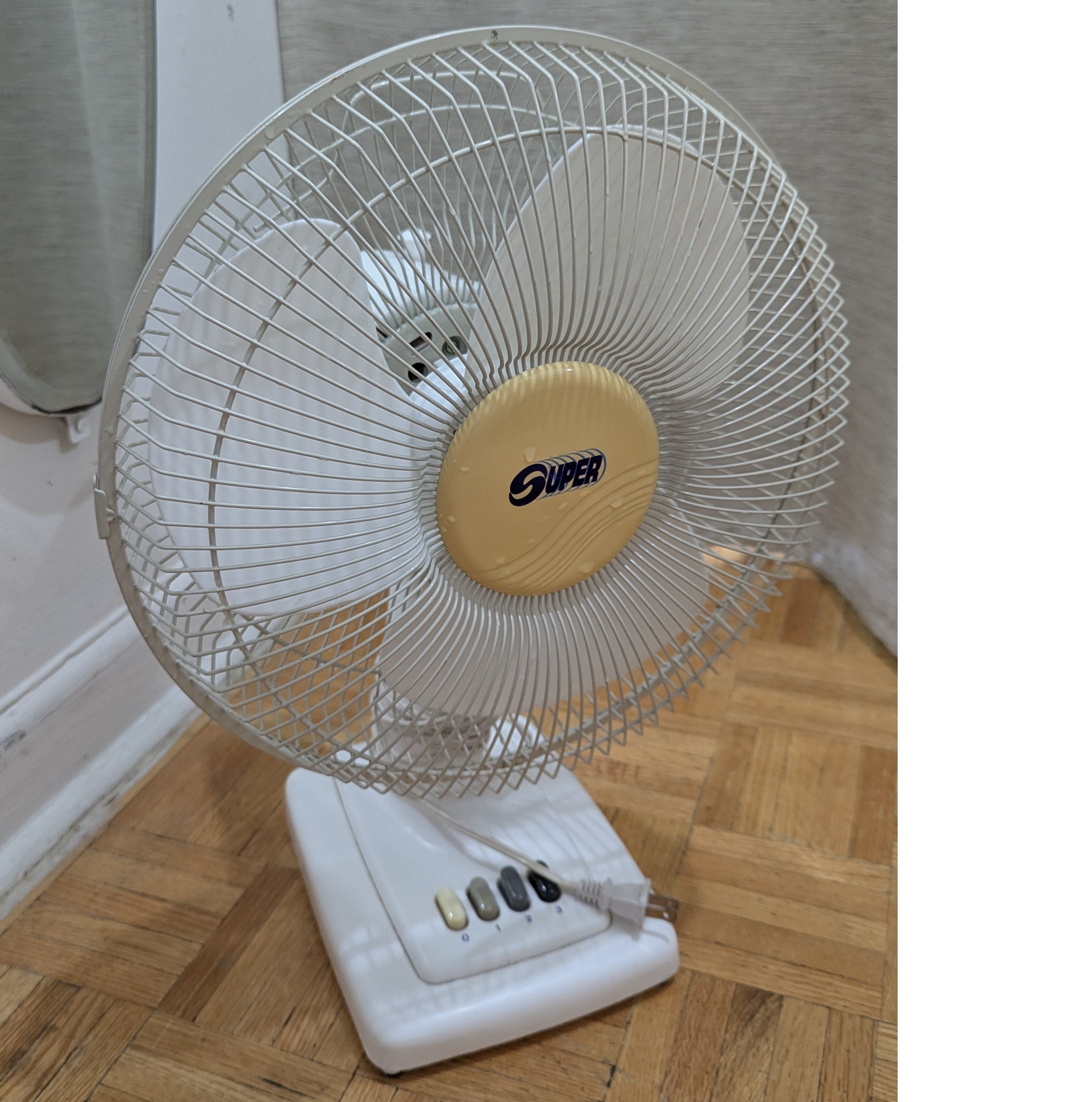 13" Oscillating table fan has 3-speed 12DFT