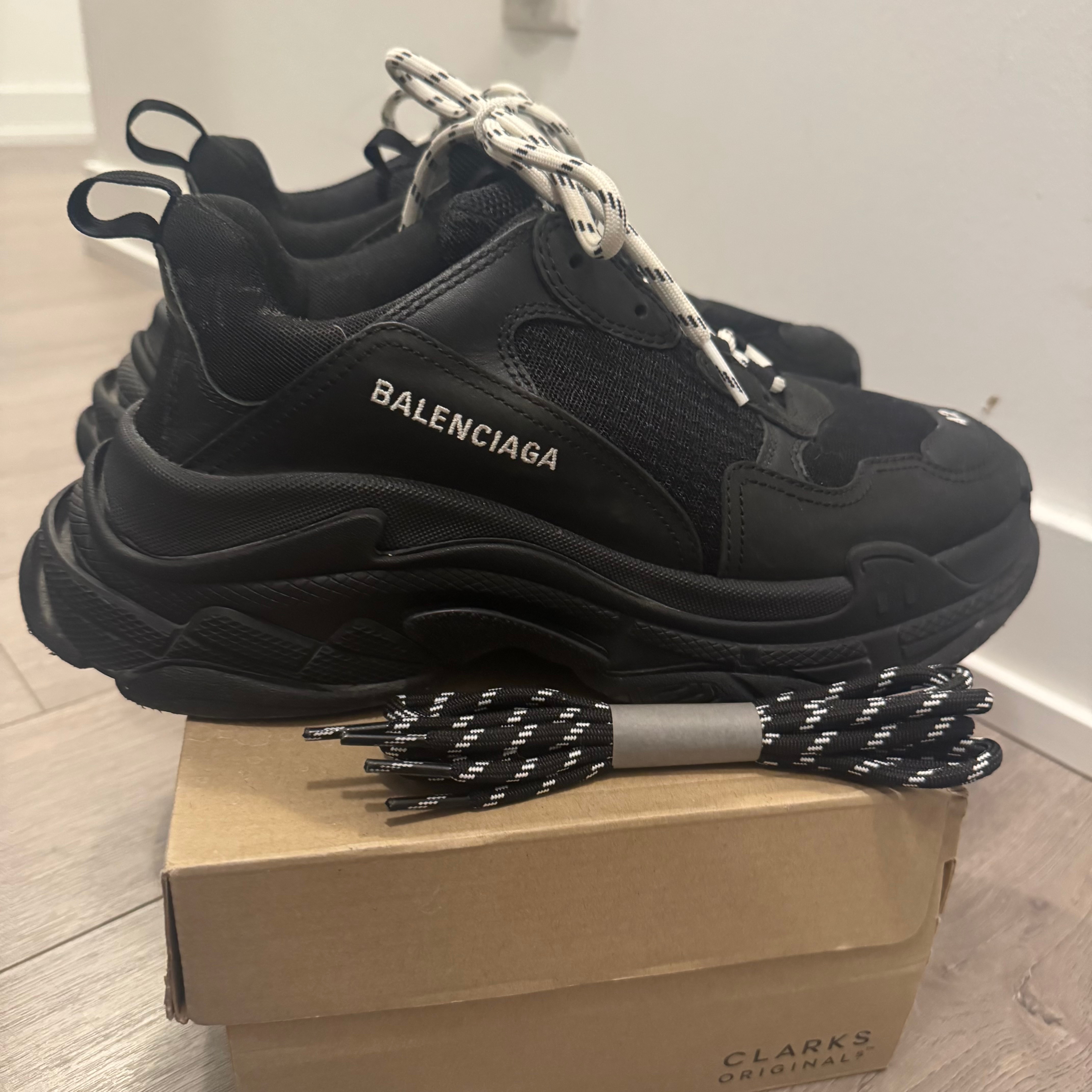 Authentic Balenciaga Triple S Sneakers Size 42 (US 9) - photo 5