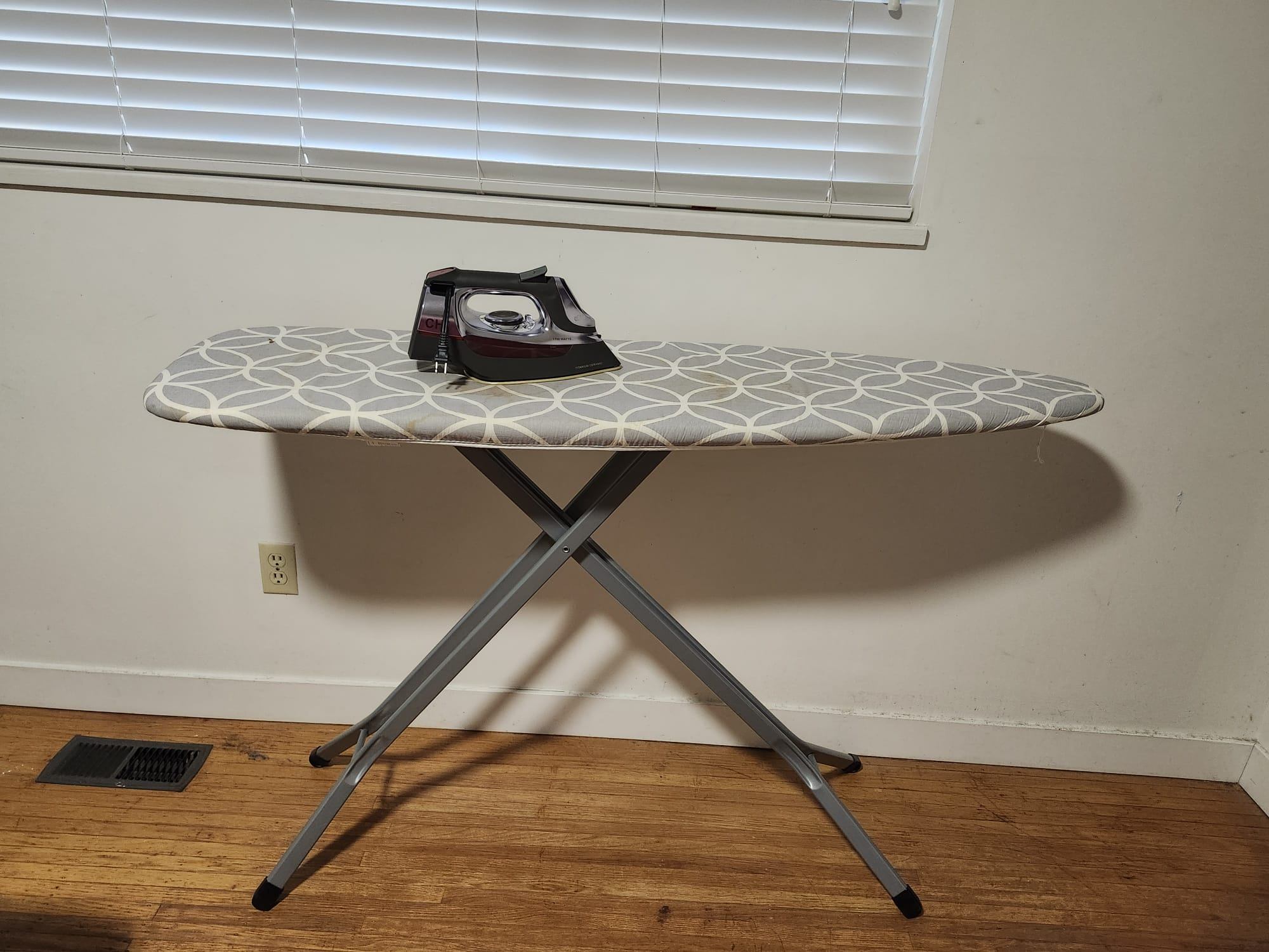 Ironing Board and Clothes Iron Bundle - photo 3