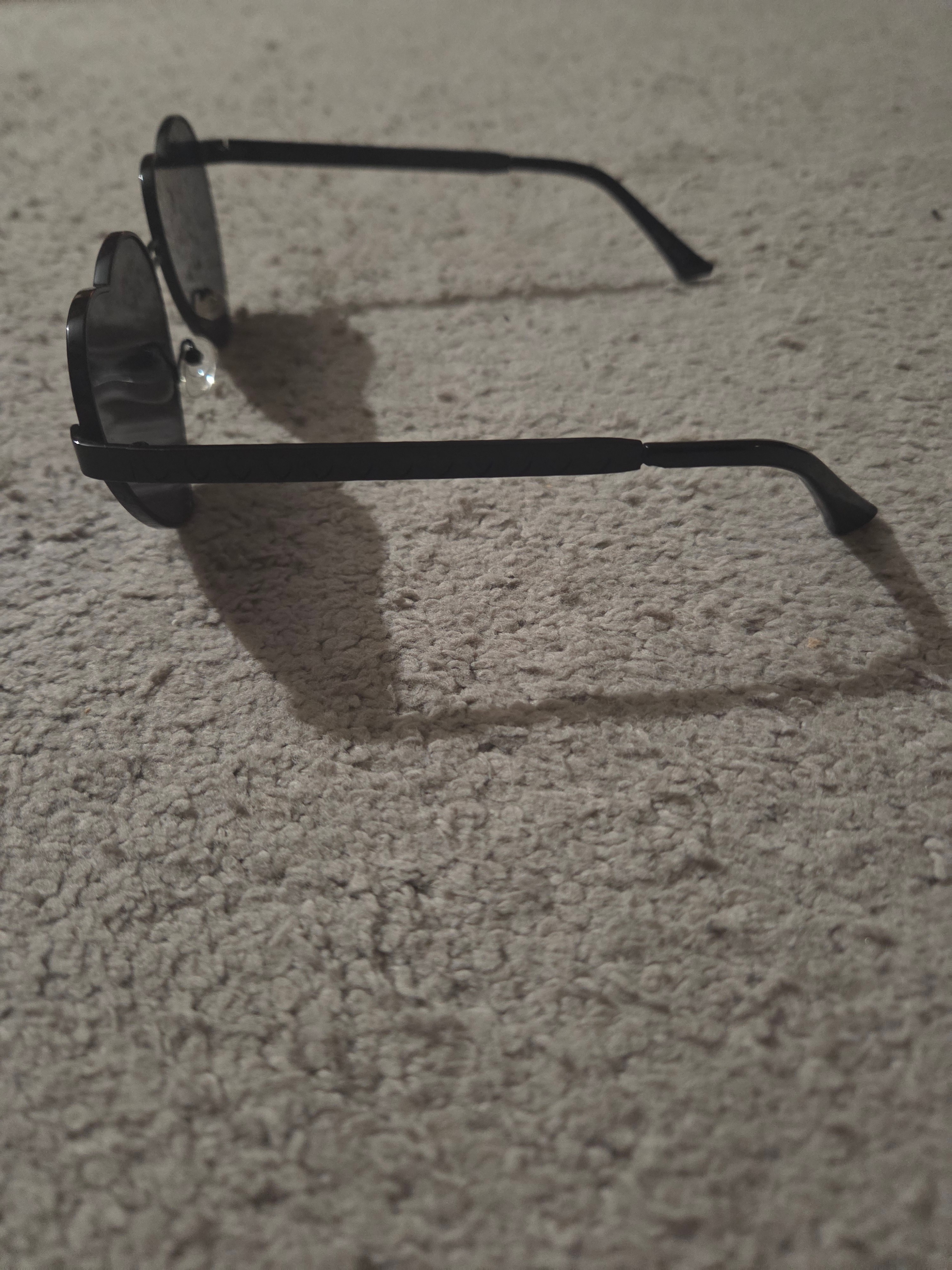 Heart Shaped Black Metal Sunglasses (UV400 Protection) - photo 3