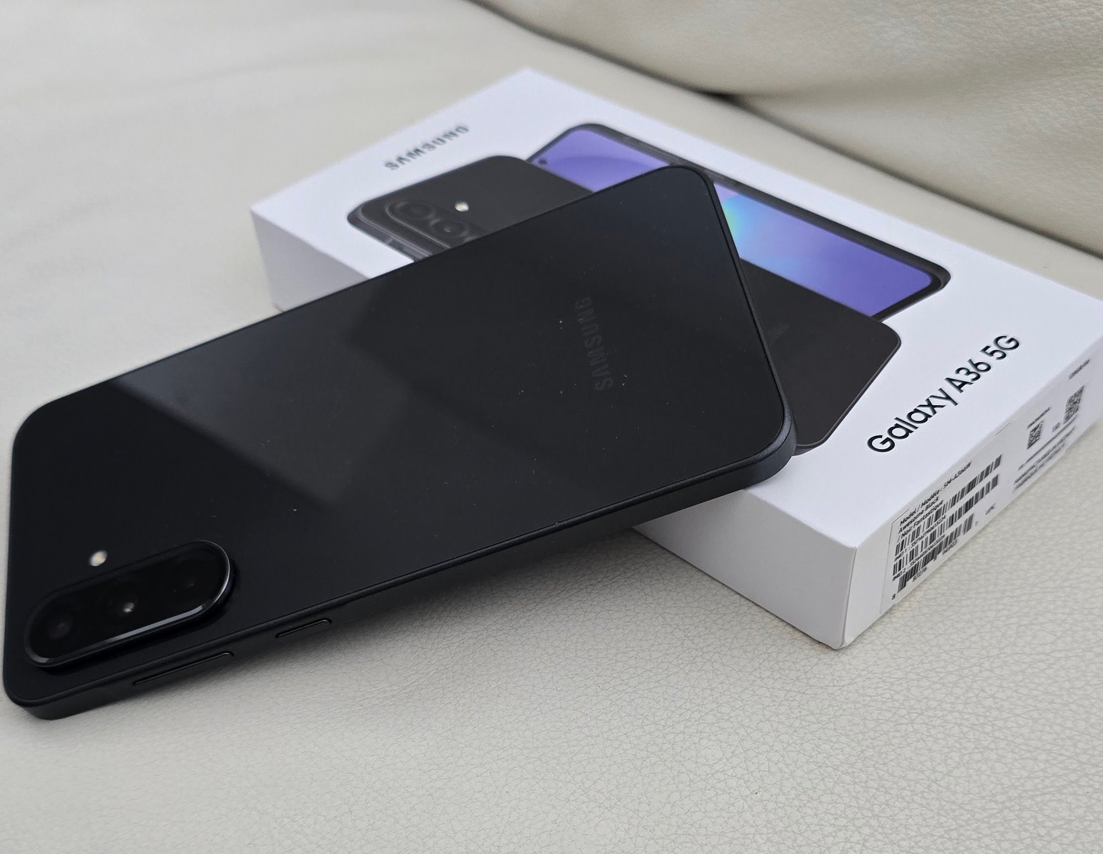 Like New Samsung Galaxy A36 5G unlocked - photo 2