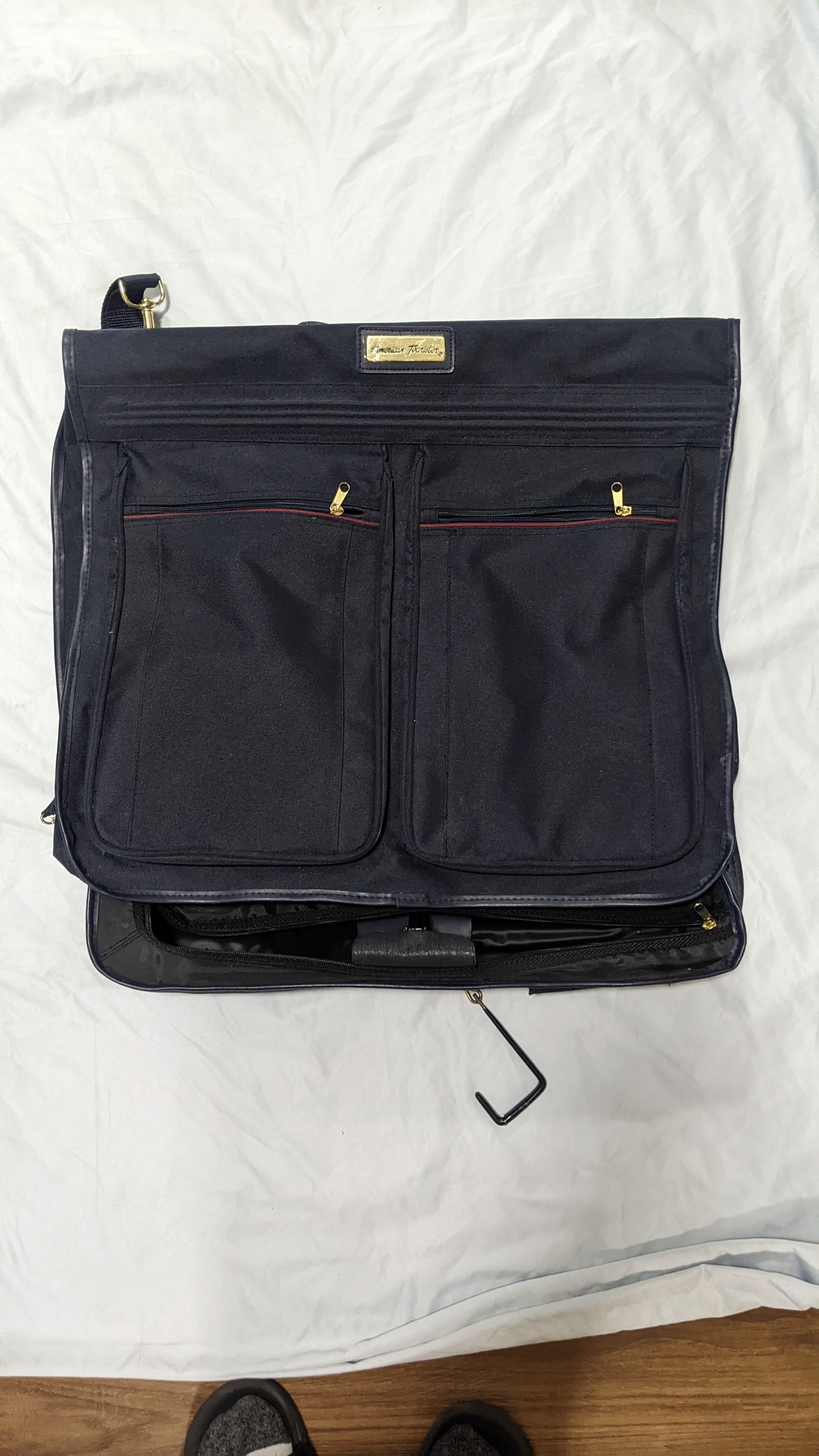 American Tourister Black Garment Bag Luggage Suitcase