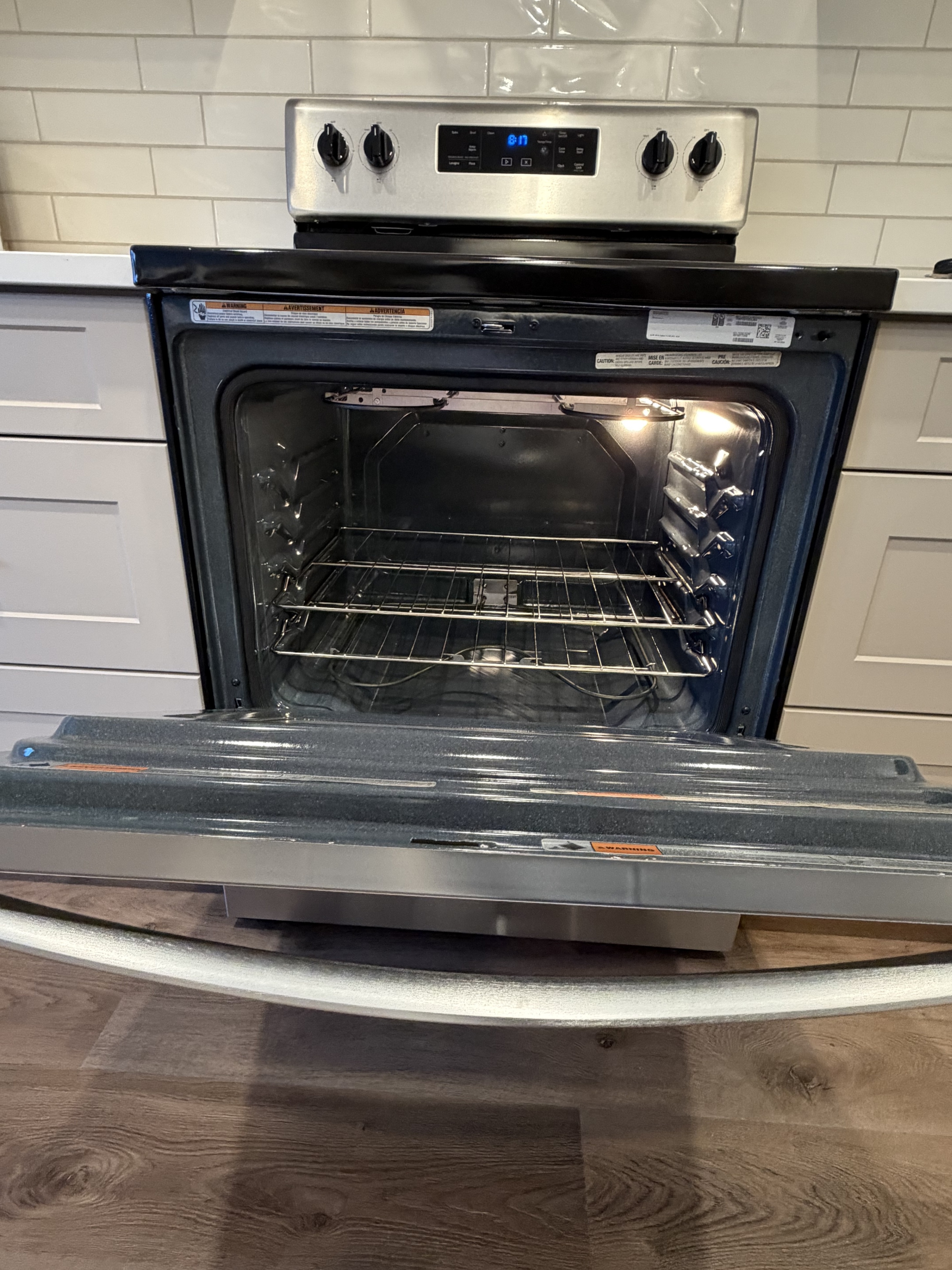 Whirlpool Electric Range — Brand New, Out of Box— $900 OBO $900 - photo 4
