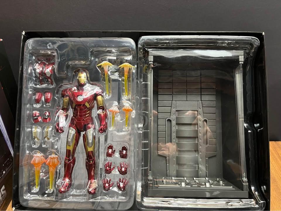 S.H.Figuarts Iron Man Avengers Mark VII & Hall of Armor Set - photo 3