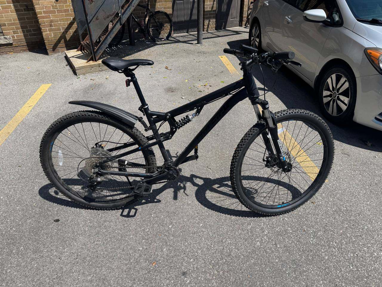 Full-Suspension Mountain Bike Raleigh Almost Like New.