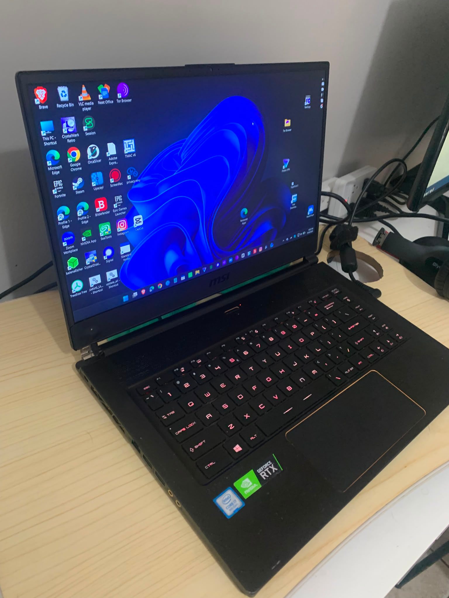 Gaming Laptop | i7-9750H | 32GB RAM | Charger Included - photo 2