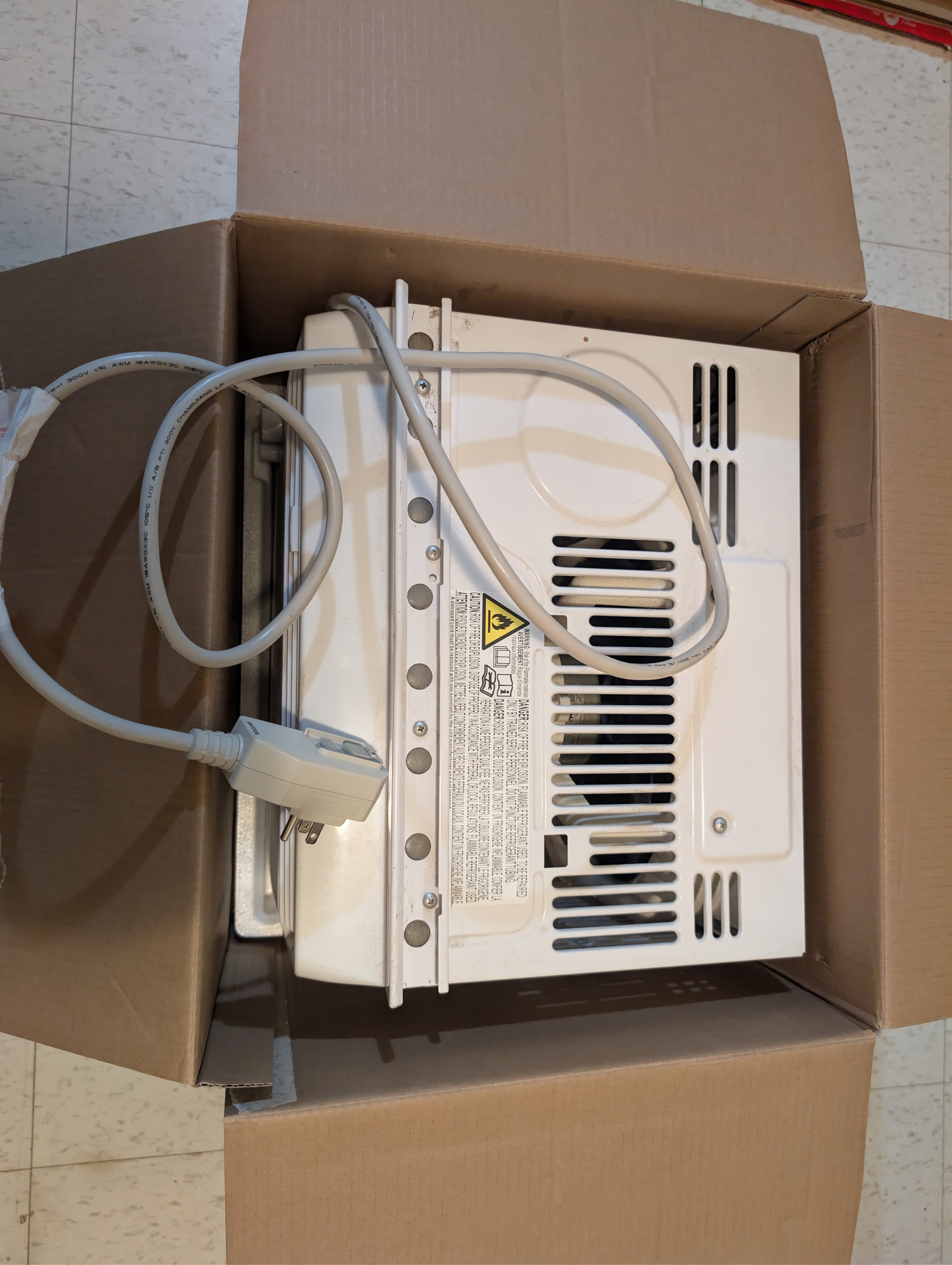Vissani Window AC (5000 BTU) - photo 3
