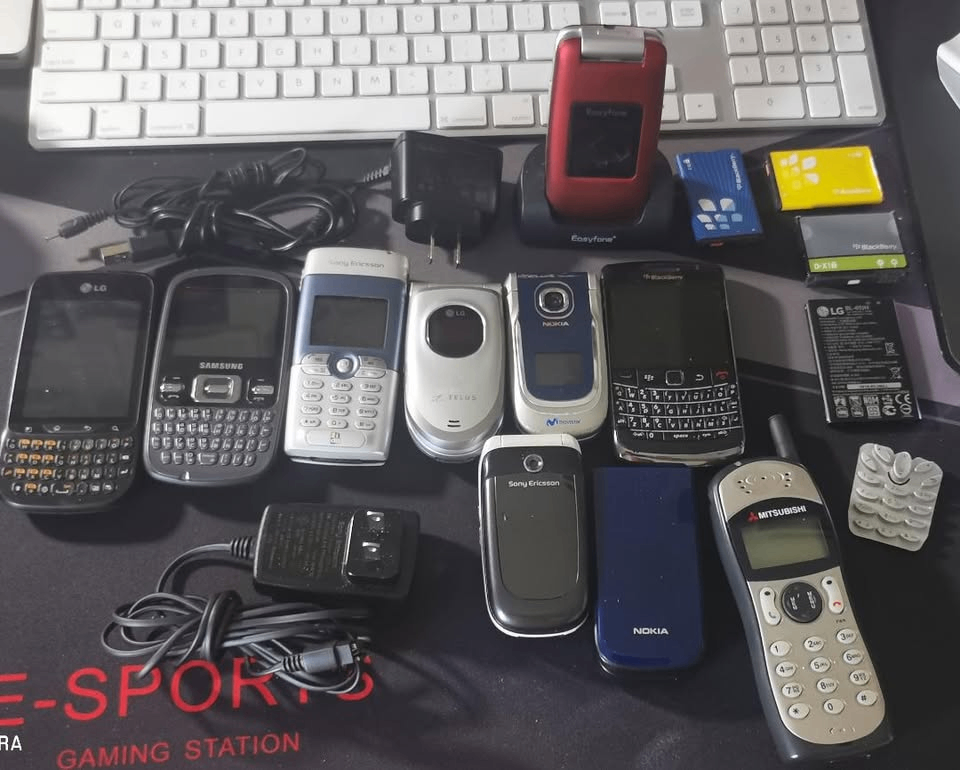 RETRO PHONE LOT