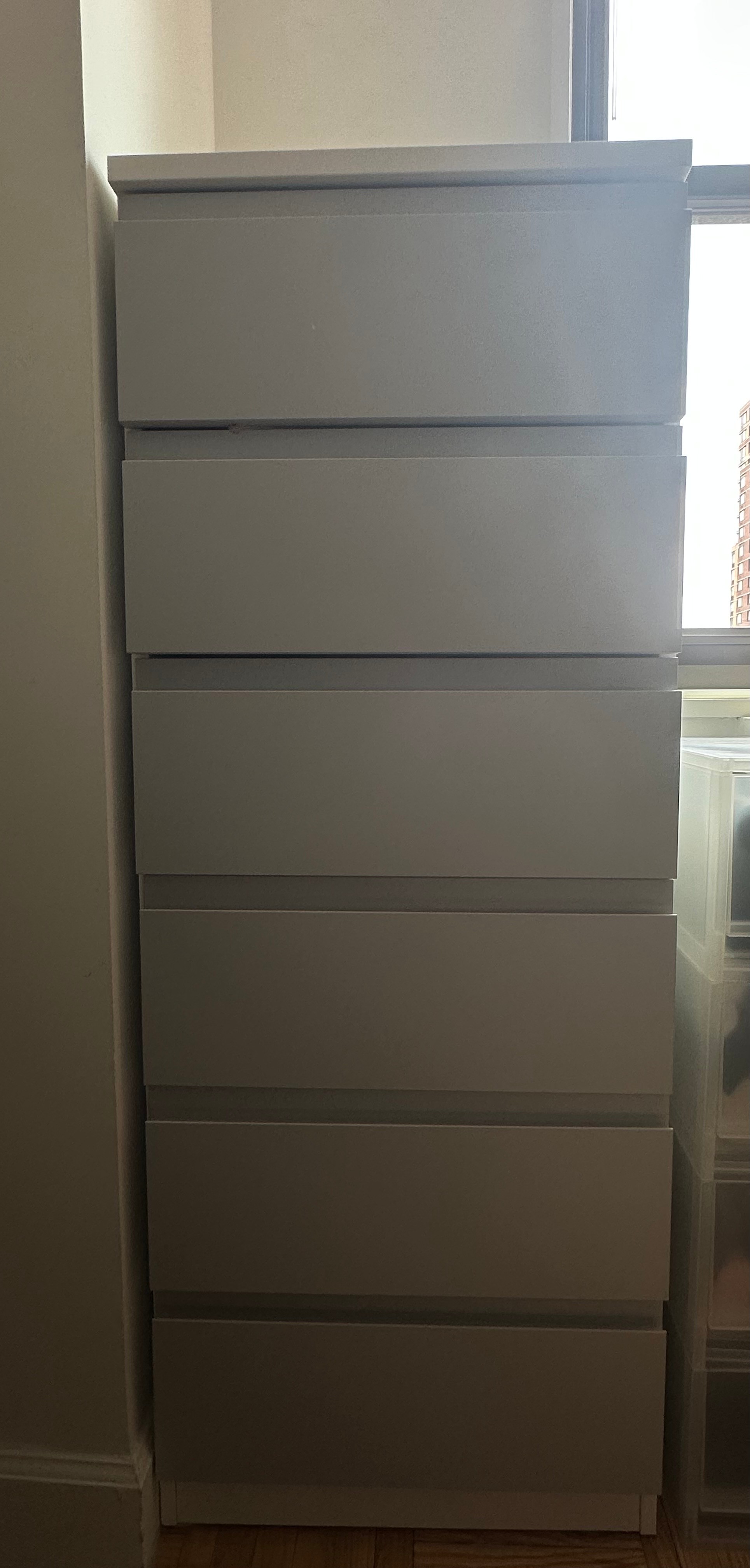 Tall dresser (6 drawers)