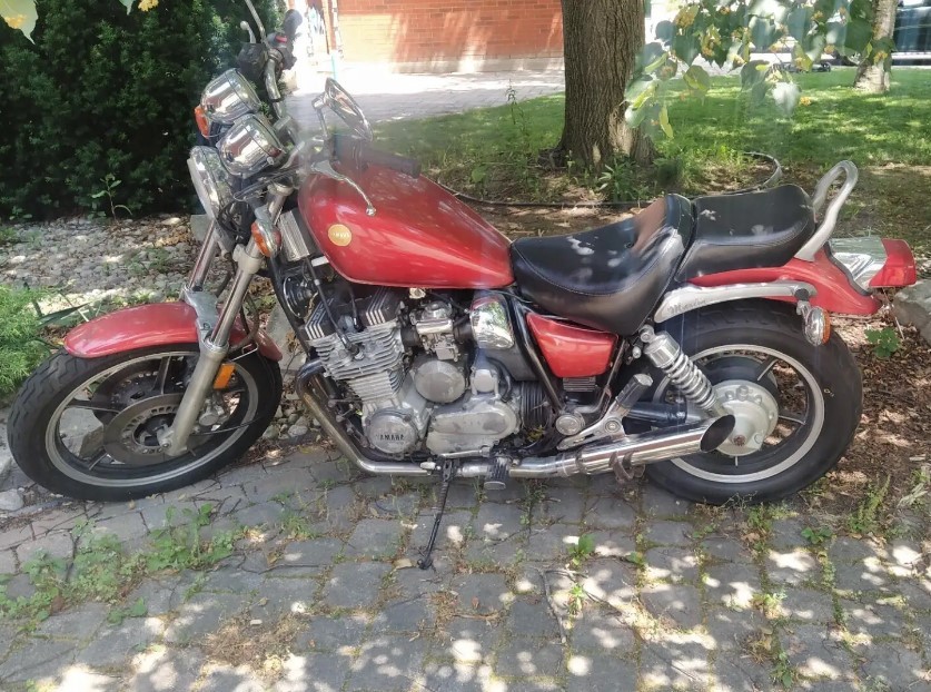Yamaha Maxim XJ700 Cruiser Motorcycle