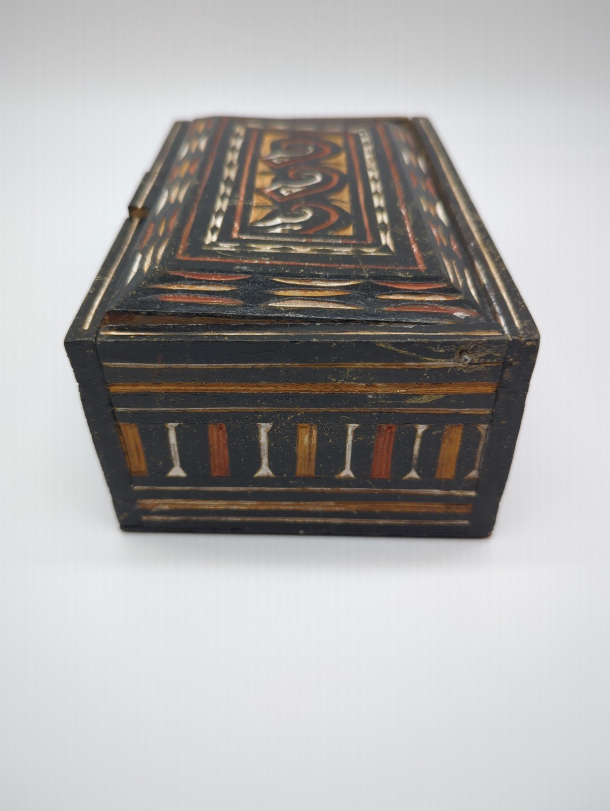 Vintage Hand Carved Toraja Indonesian Wooden Trinket Jewelry Box - photo 4