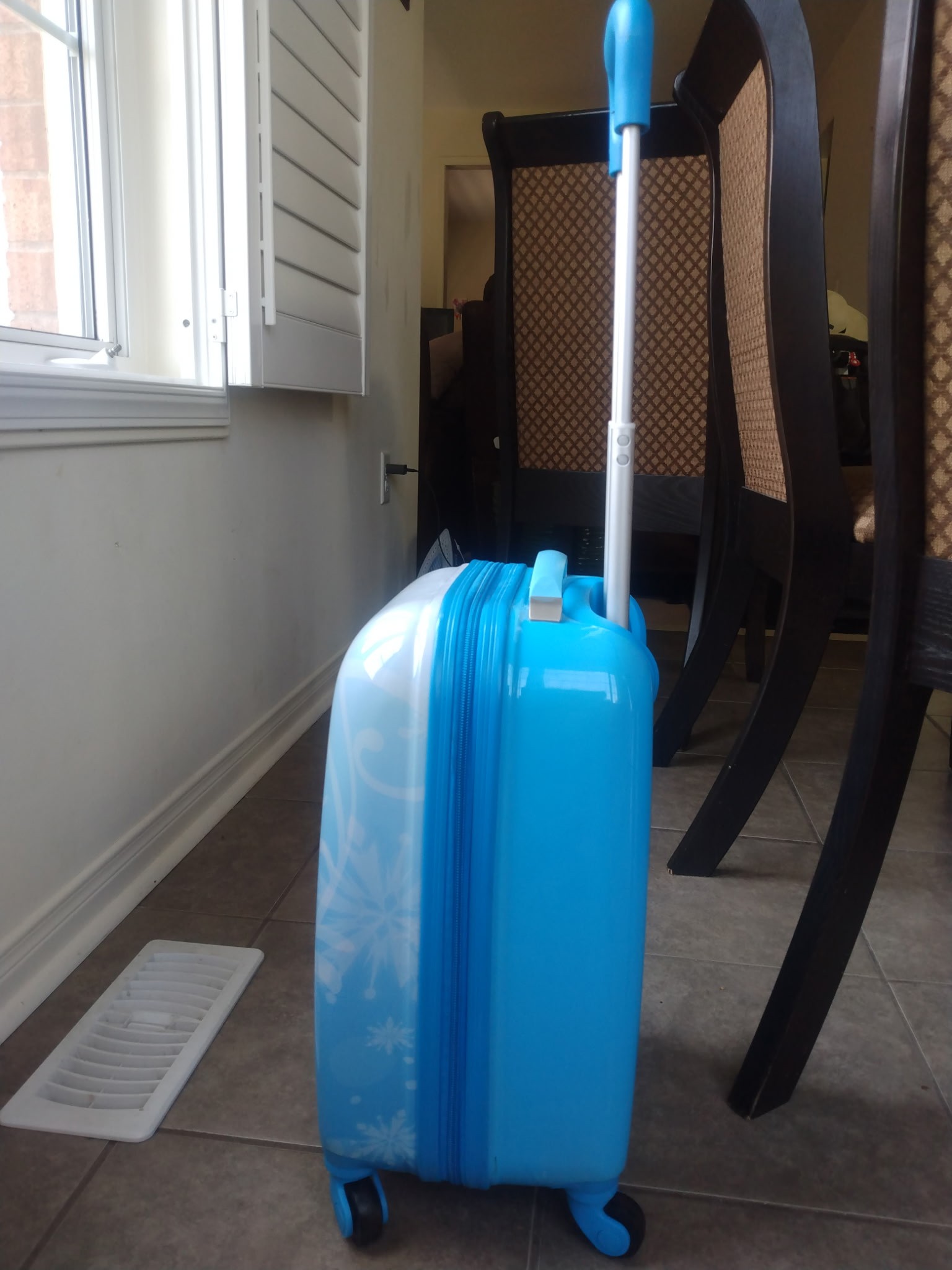 Disney Frozen Elsa & Anna Rolling Suitcase - photo 2