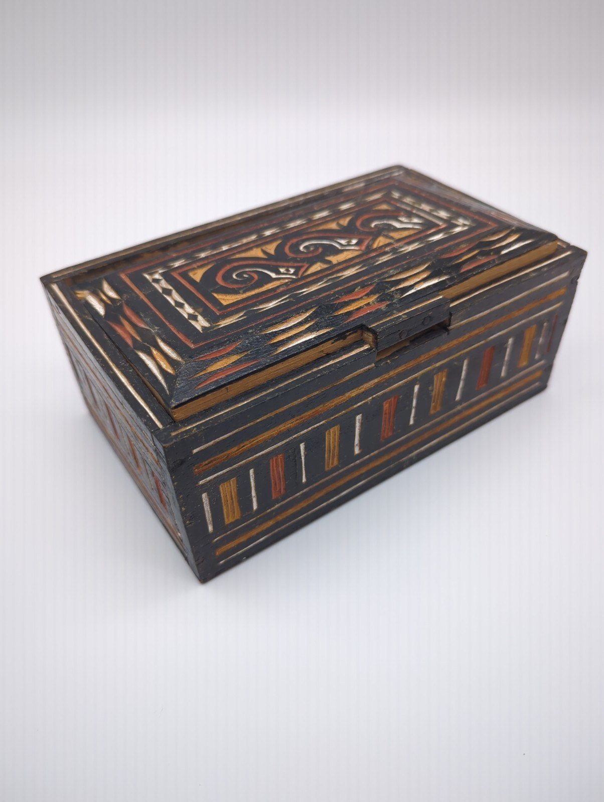 Vintage Hand Carved Toraja Indonesian Wooden Trinket Jewelry Box