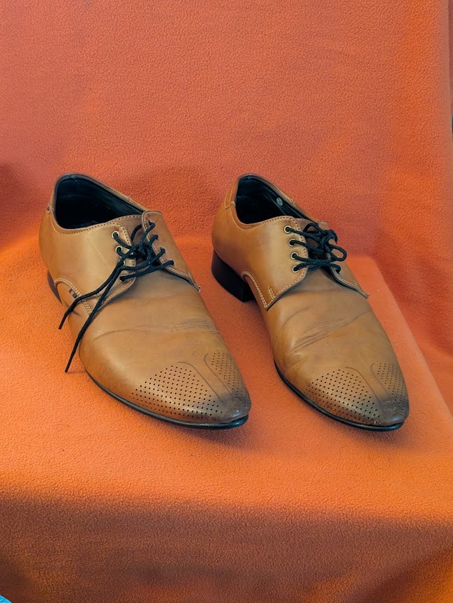 Mens brown shoes with black laces - size 10 - photo 2