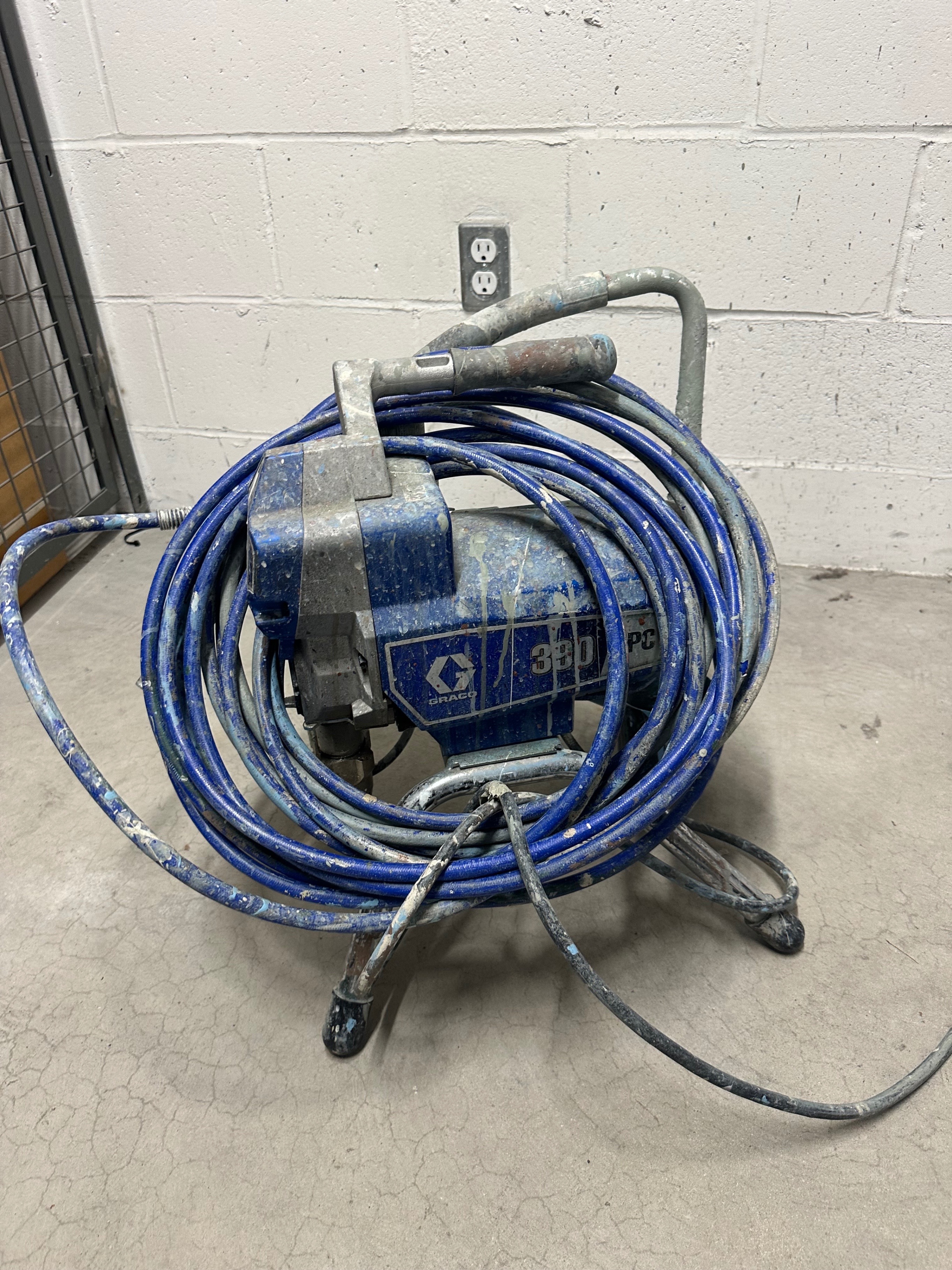 Graco 390 PC Airless Paint Sprayer - photo 2