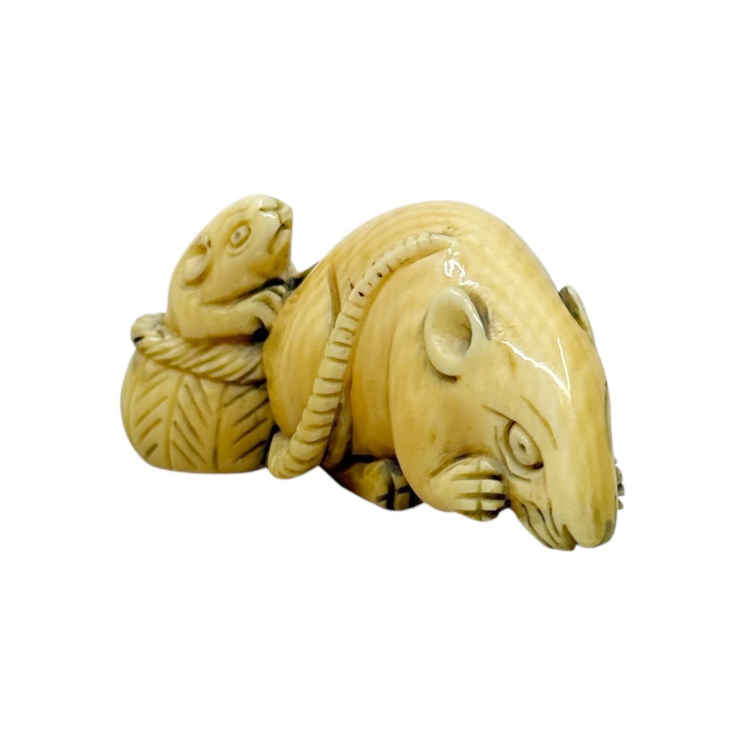 Showa period Japanese carved bone two mice in a basket netsuke - photo 2