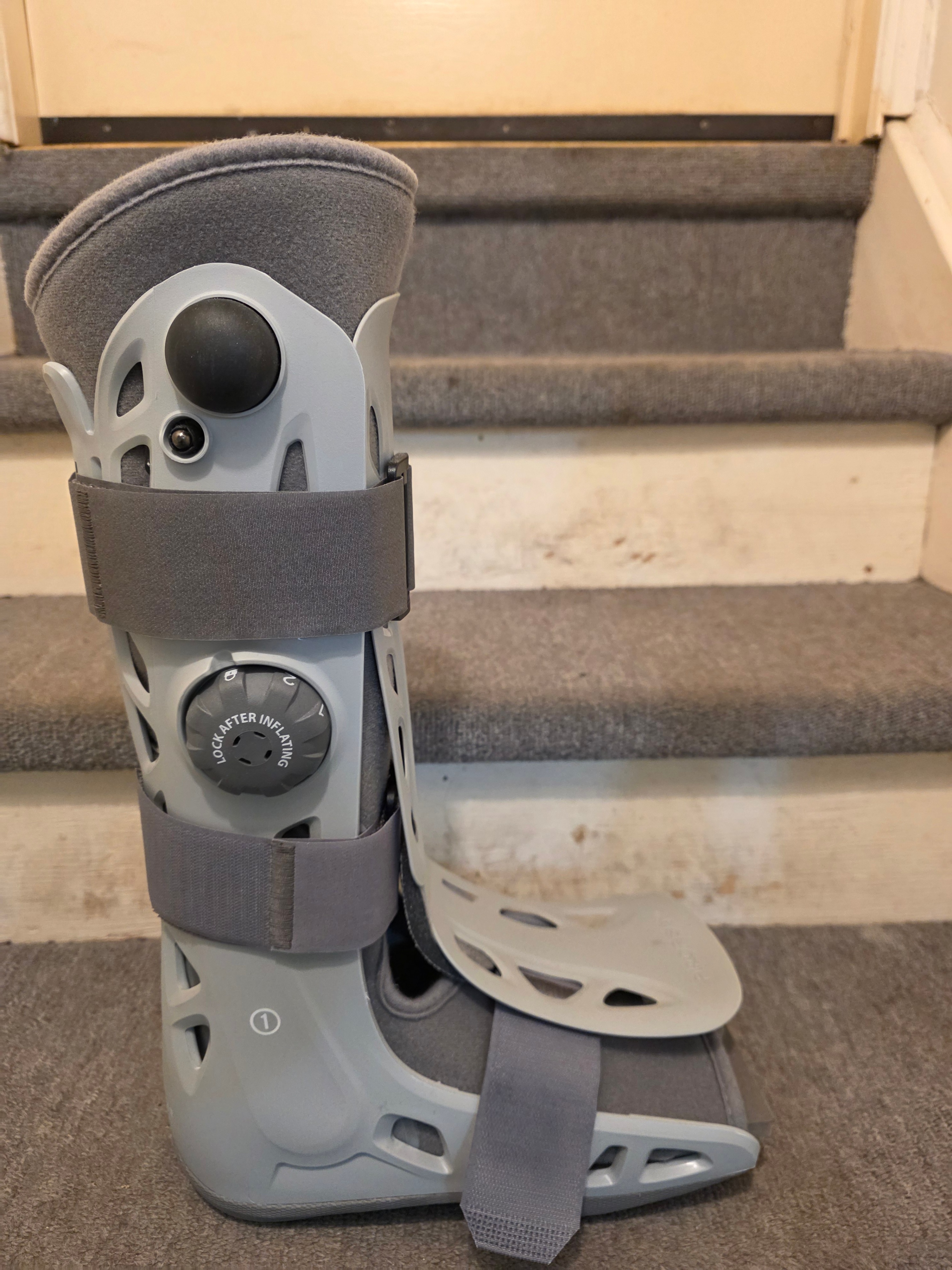 Aircast AirSelect Orthopedic Walking Boot (Size: Medium) - photo 2
